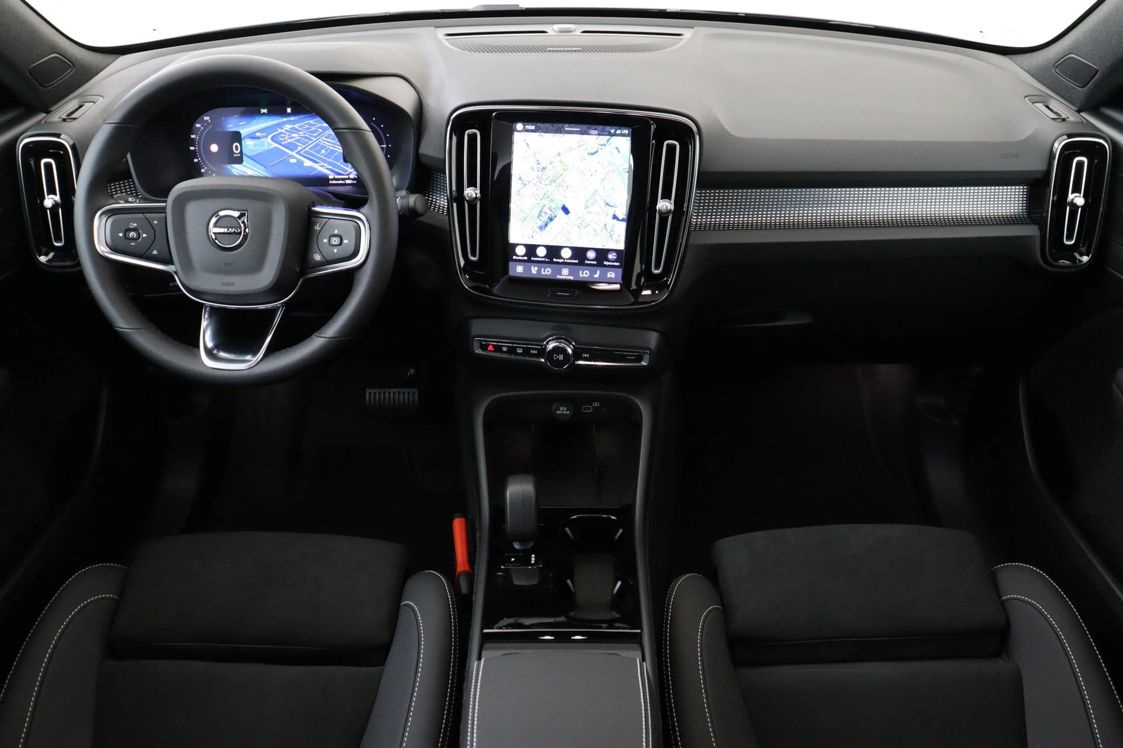 Volvo EC40 TWIN MOTOR ULTRA BLACK EDITION EUROPA 82 kWh *FULL — photo 4