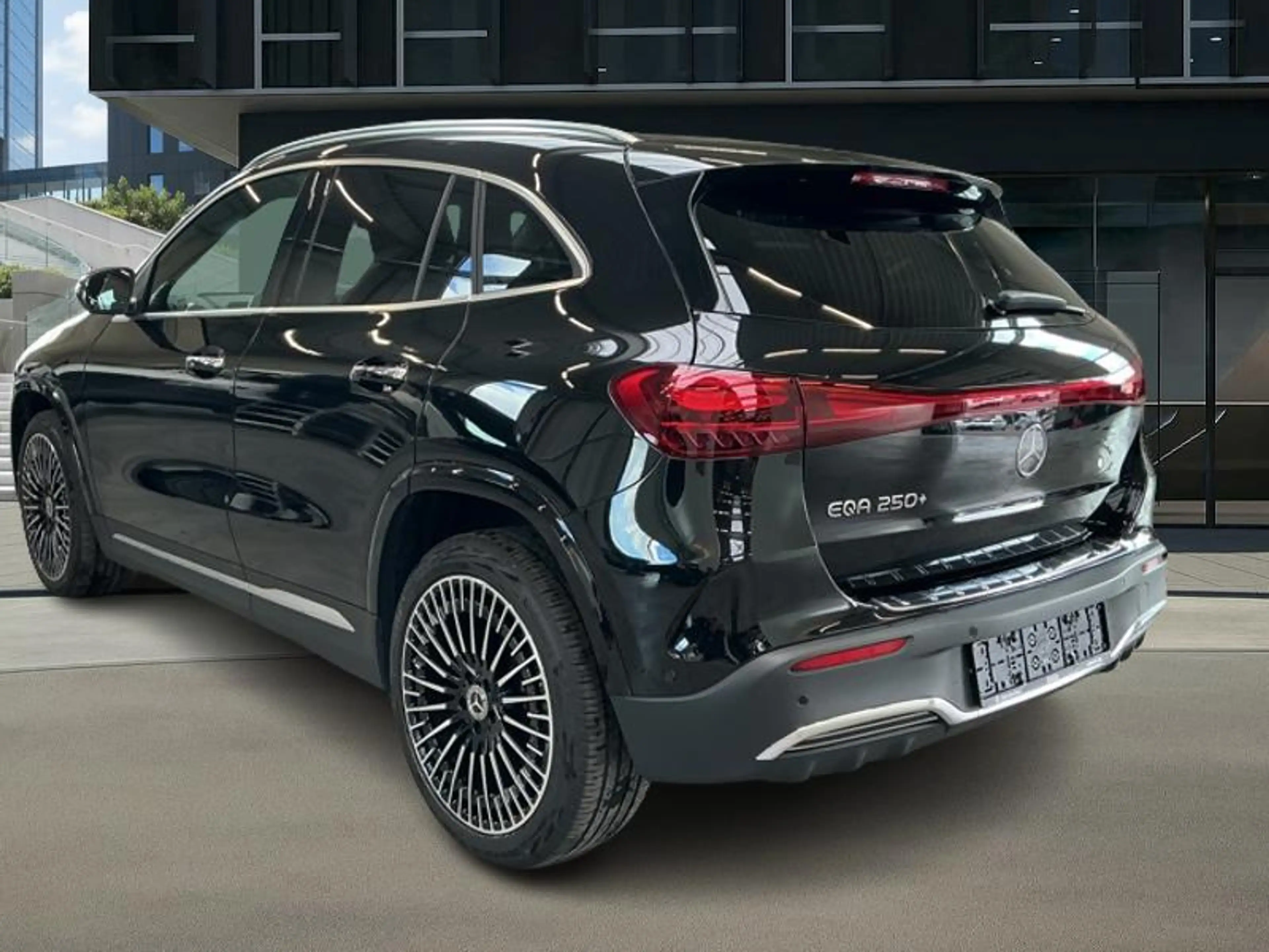 Mercedes-Benz EQA 250 + AMG Pano Attelage Burmester — photo 9