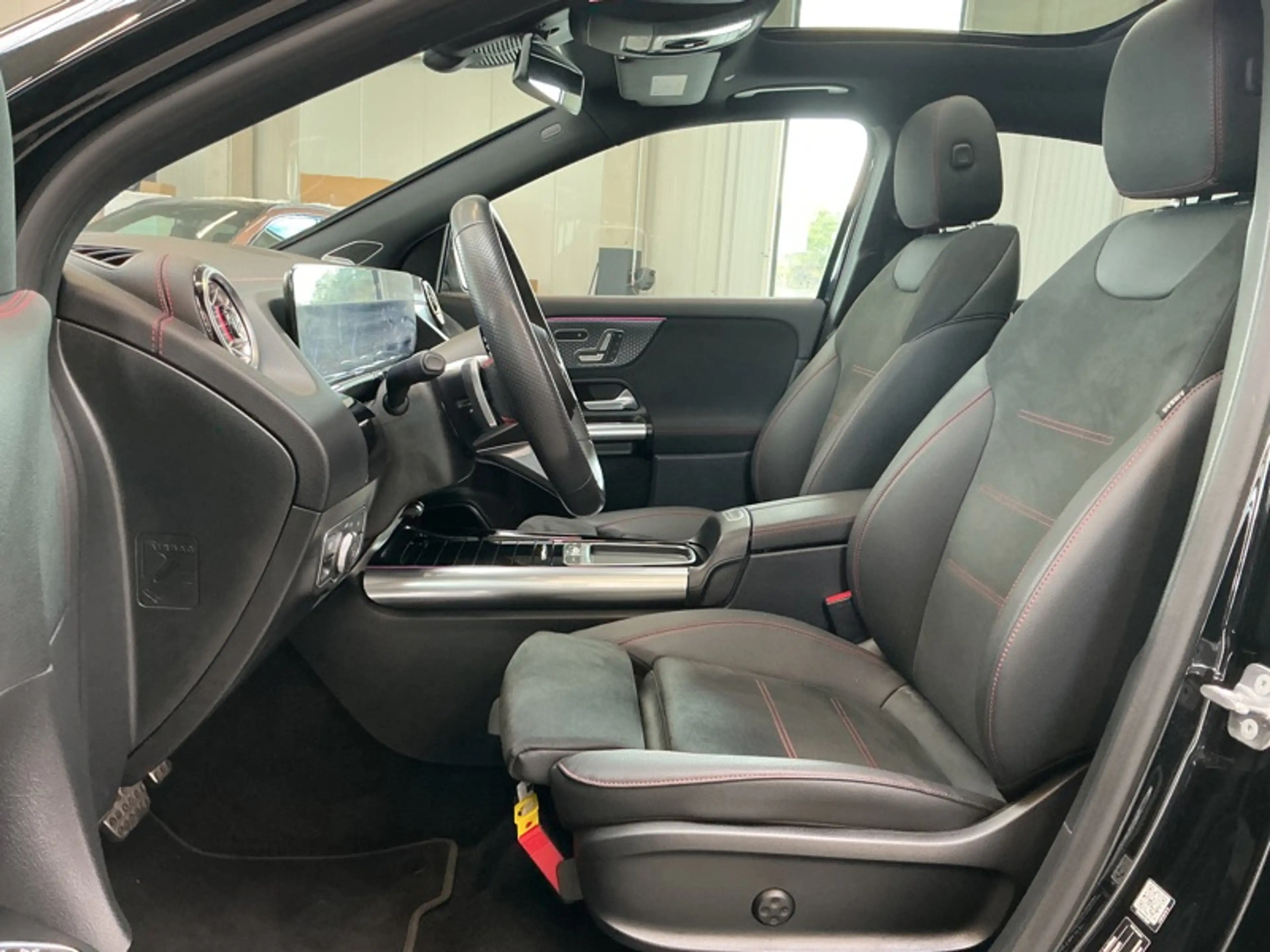 Mercedes-Benz EQA 250 + AMG Pano Attelage Burmester — photo 13