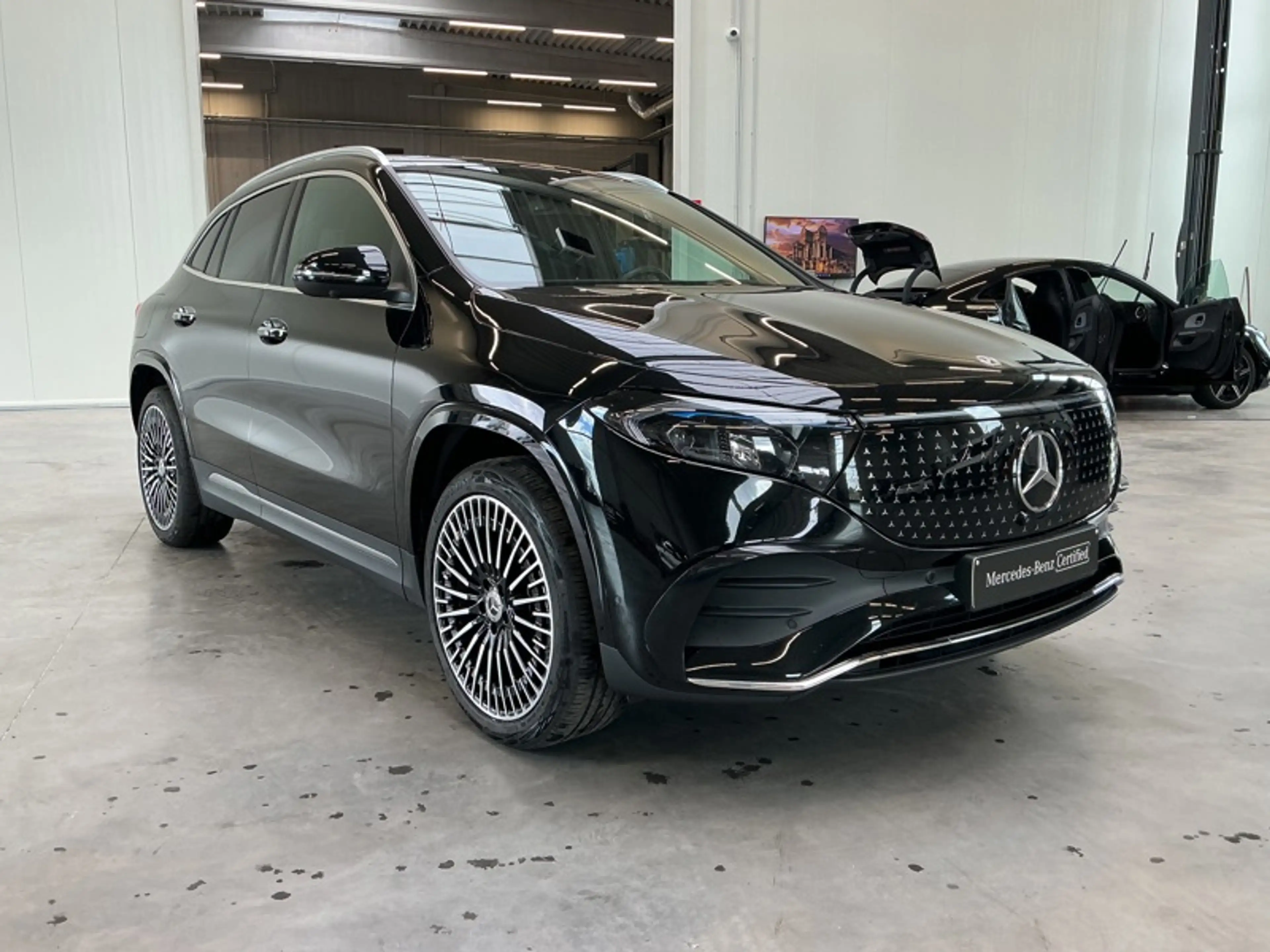 Mercedes-Benz EQA 250 + AMG Pano Attelage Burmester — photo 8