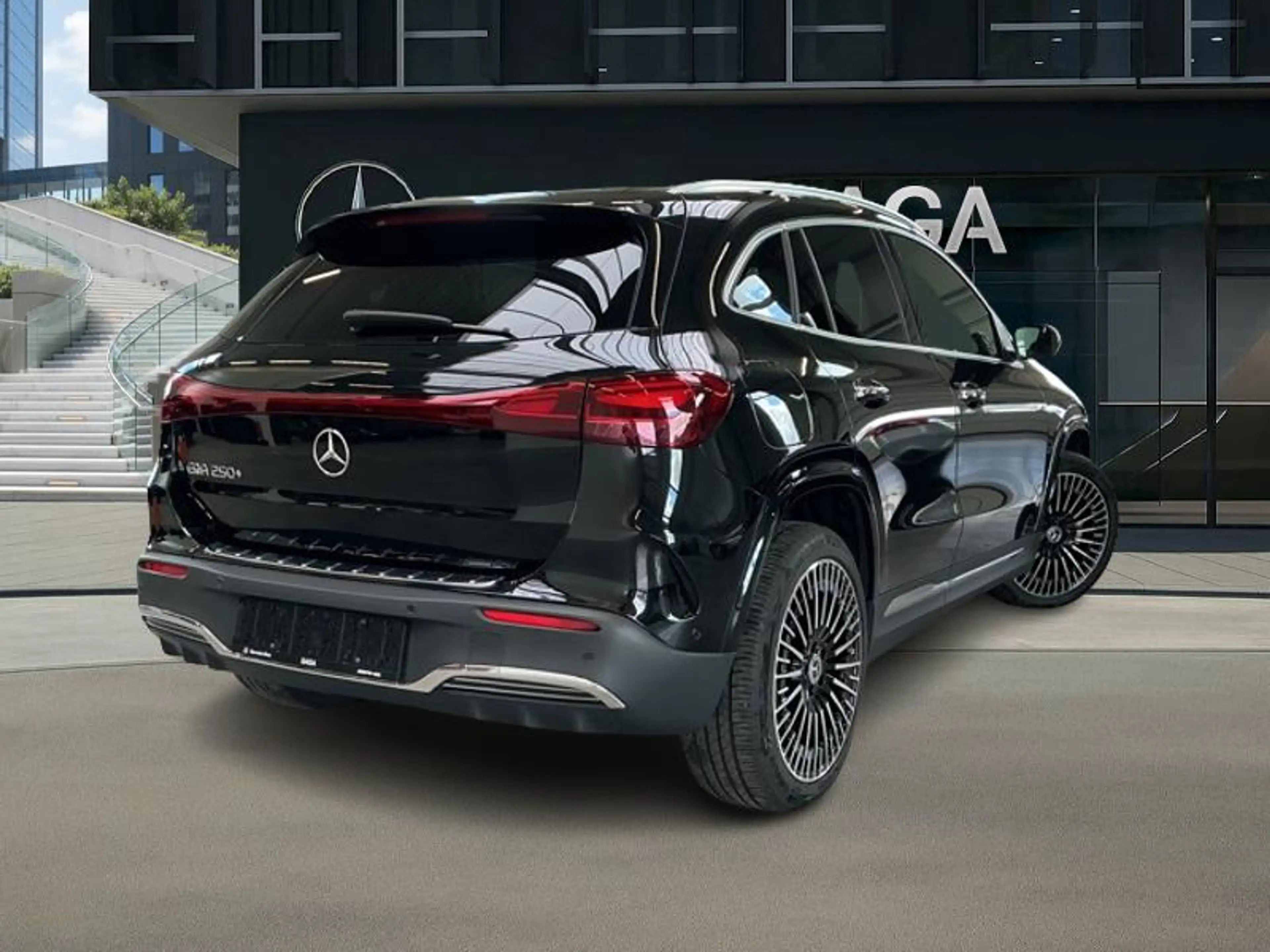 Mercedes-Benz EQA 250 + AMG Pano Attelage Burmester — photo 2