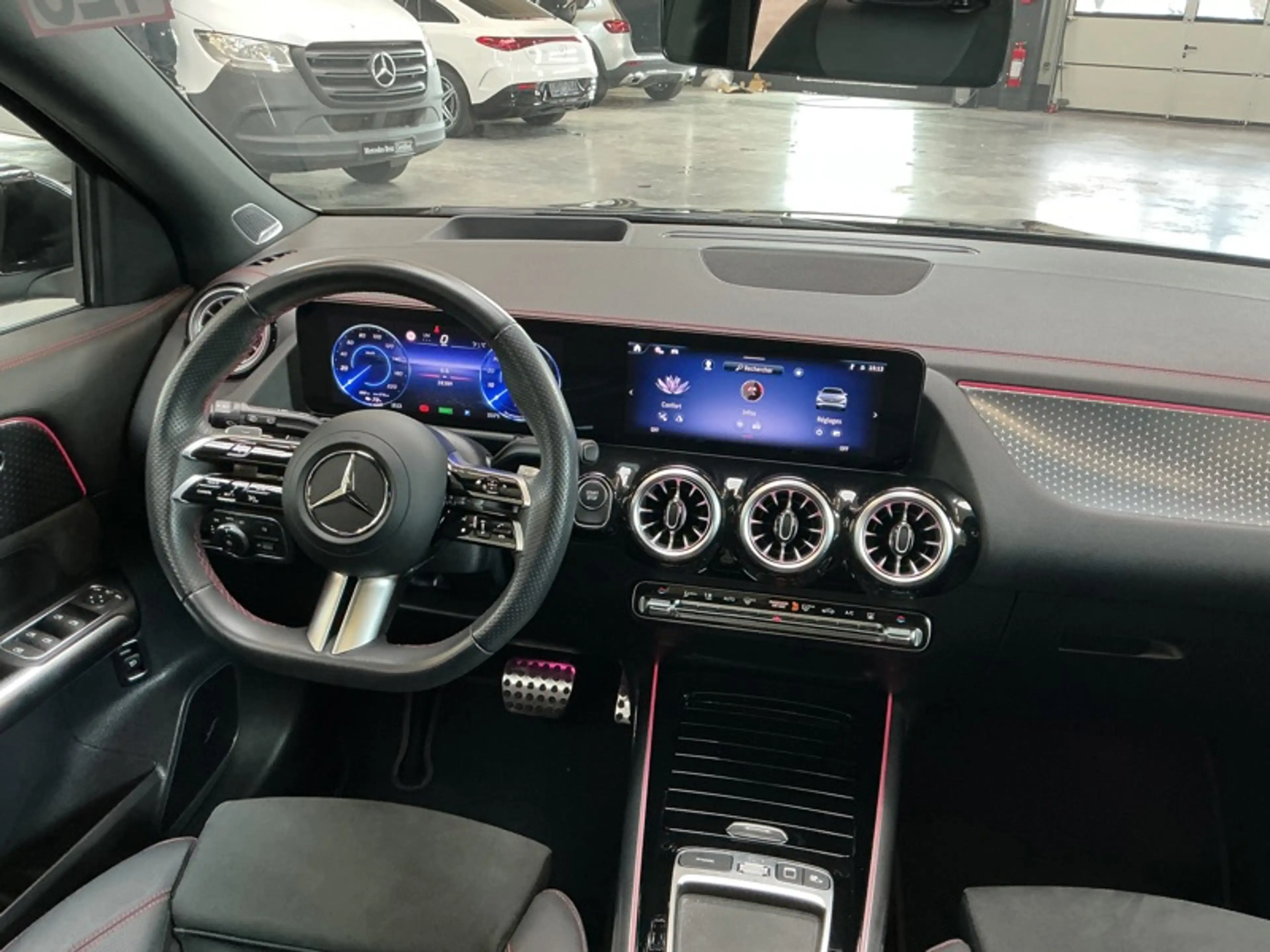 Mercedes-Benz EQA 250 + AMG Pano Attelage Burmester — photo 11
