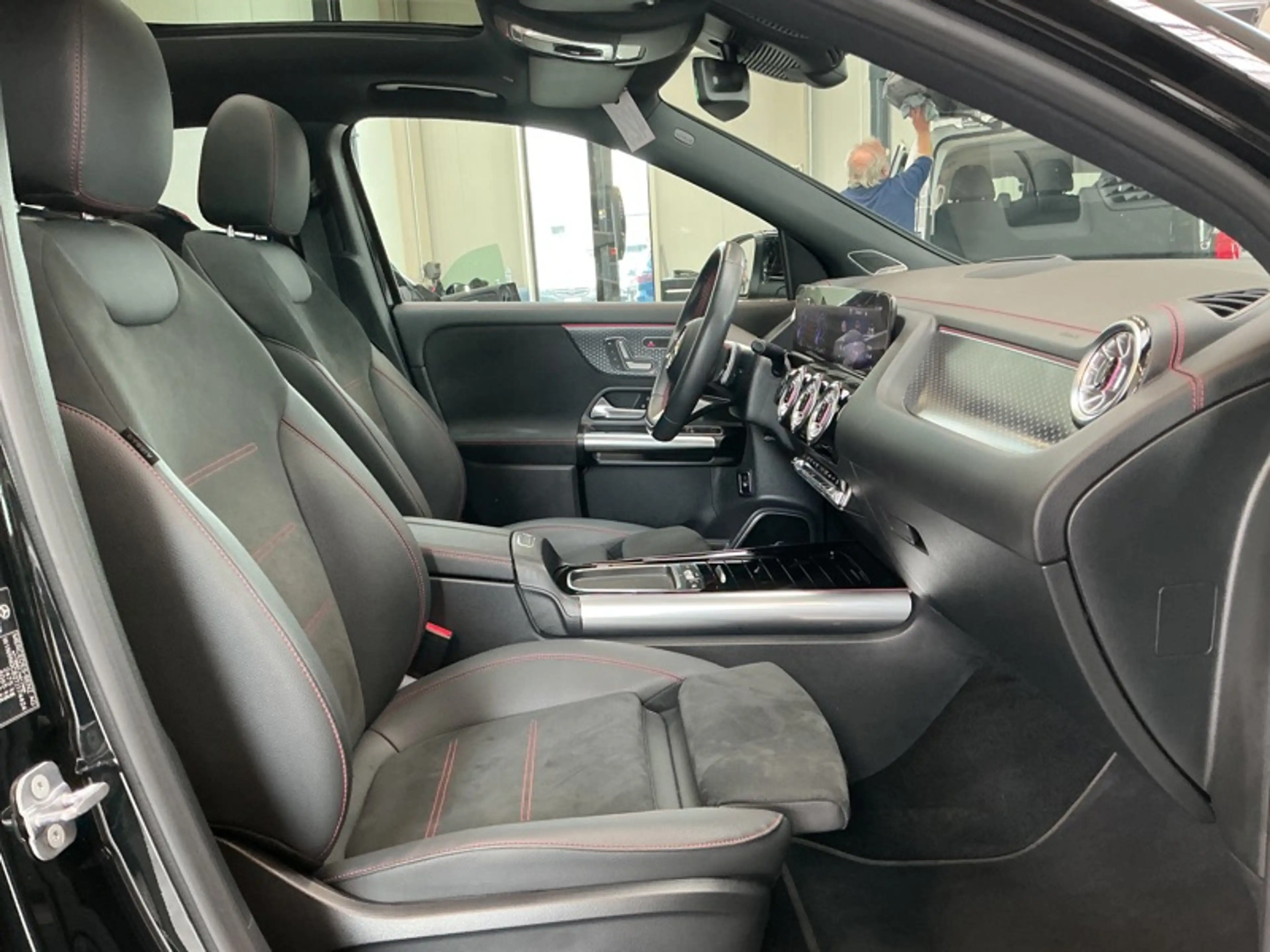 Mercedes-Benz EQA 250 + AMG Pano Attelage Burmester — photo 15