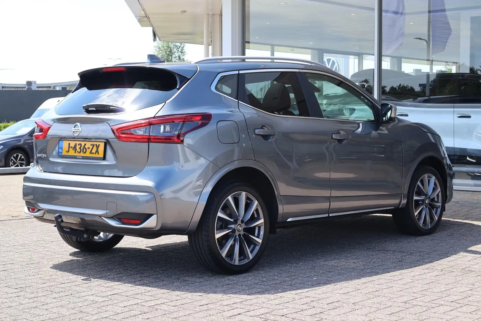 Nissan Qashqai 1.3 DIG-T 140pk Tekna + | Trekhaak | Panaramadak | Gris - 2