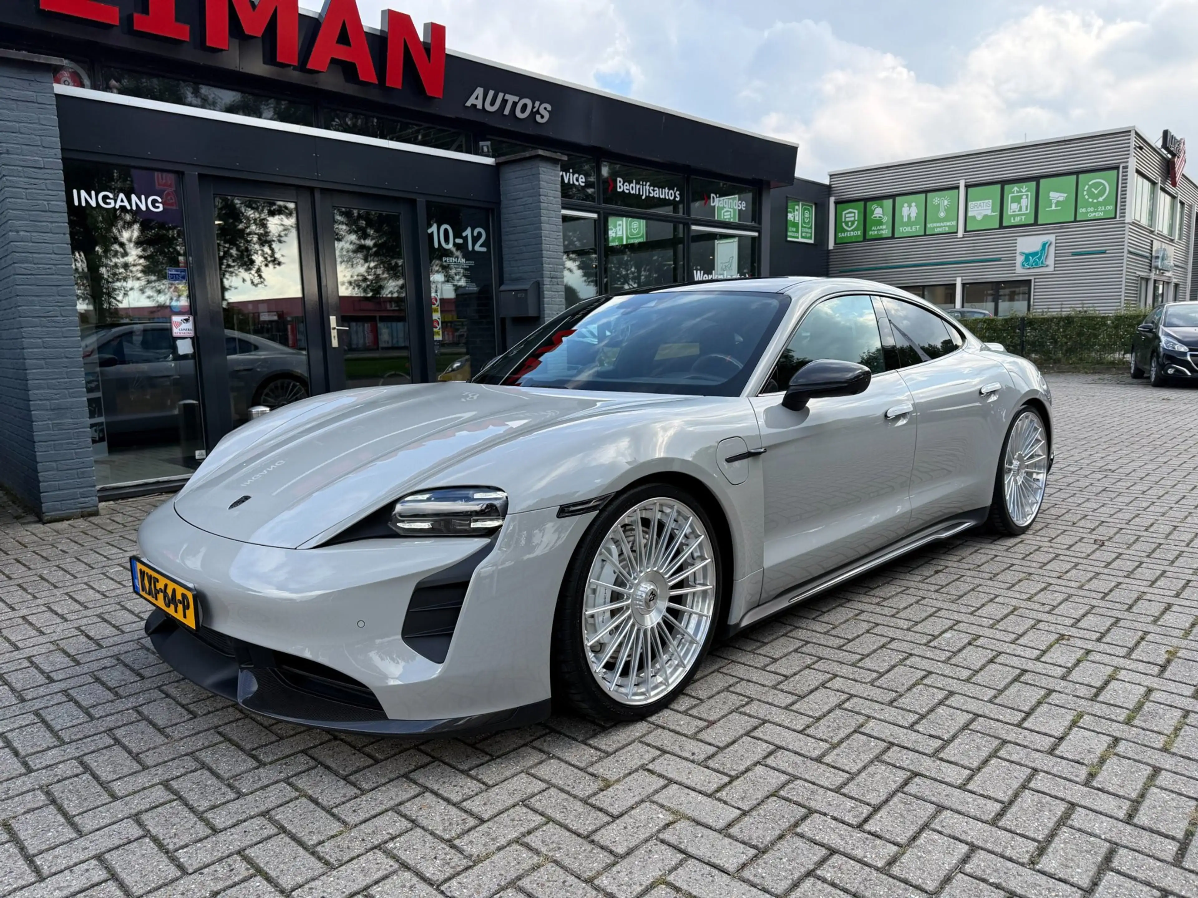 Porsche Taycan 4S Performance | Sportchrono | Panorama dak | Carb — photo 3