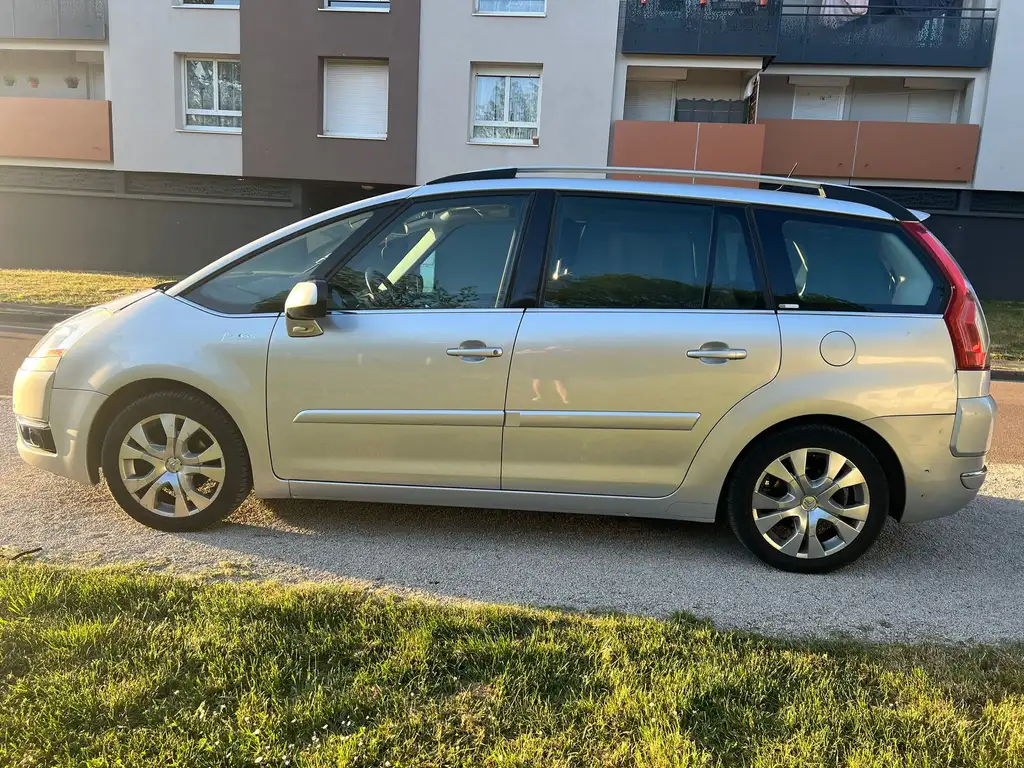 Citroen Grand C4 Picasso 2008 из Европы — купить под ключ