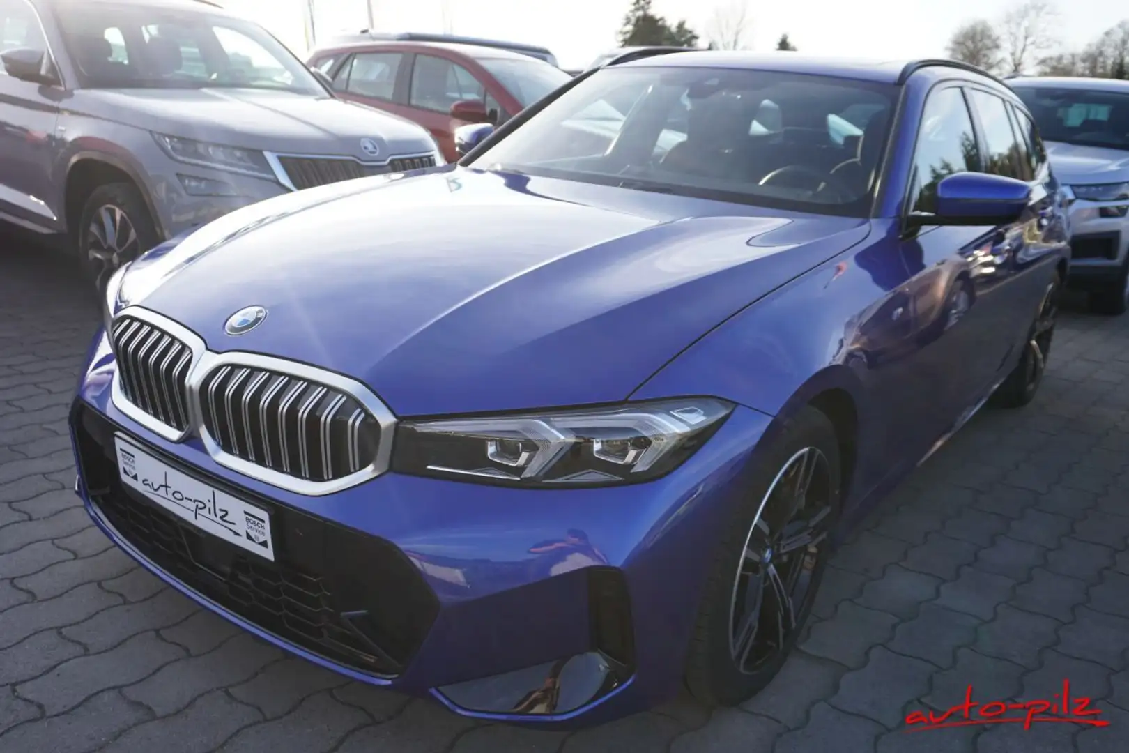 BMW 330 3 Touring 330 i xDrive M Sport Pano Hifi Blau - 2