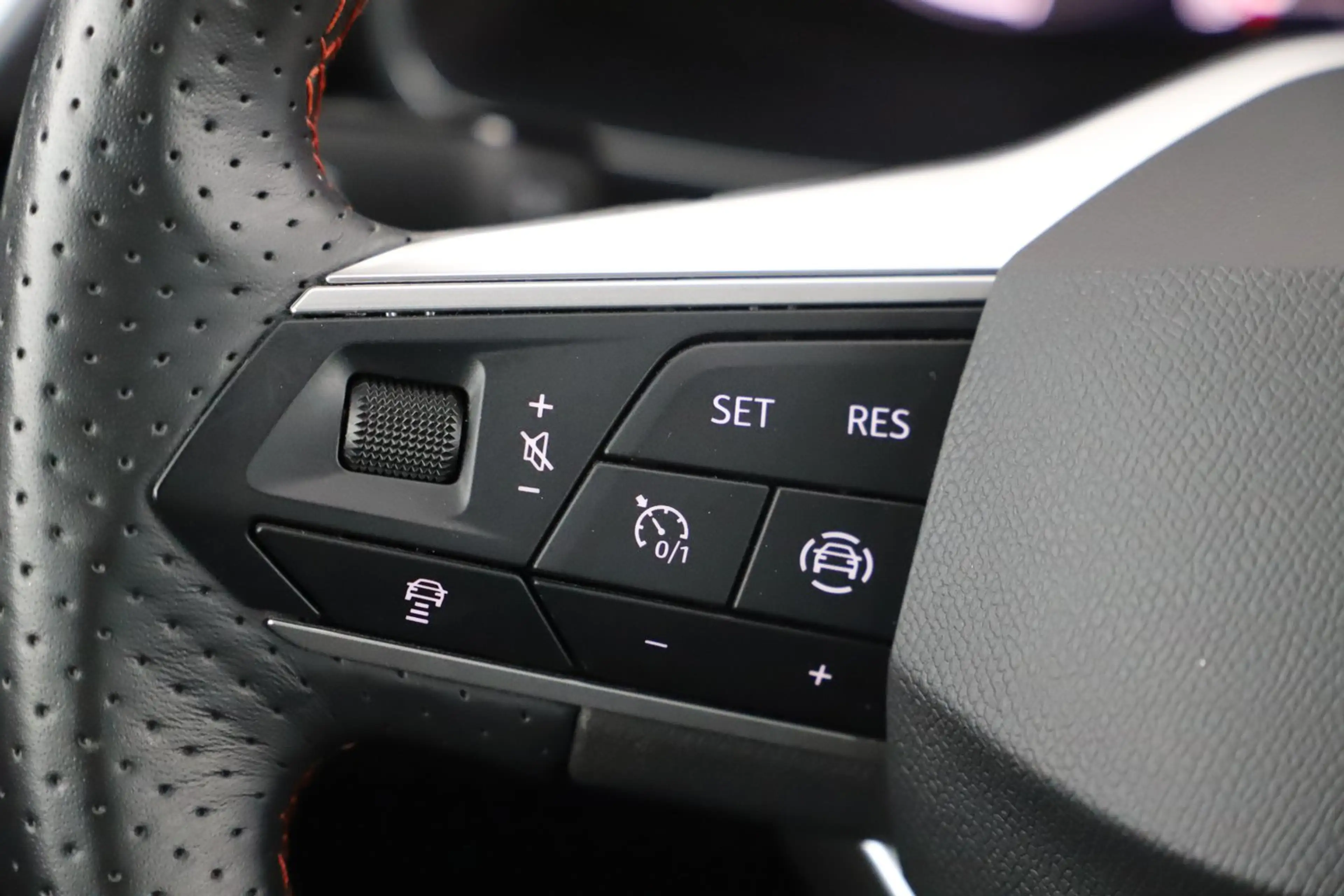 SEAT Leon FR 1.0 TSI — photo 9