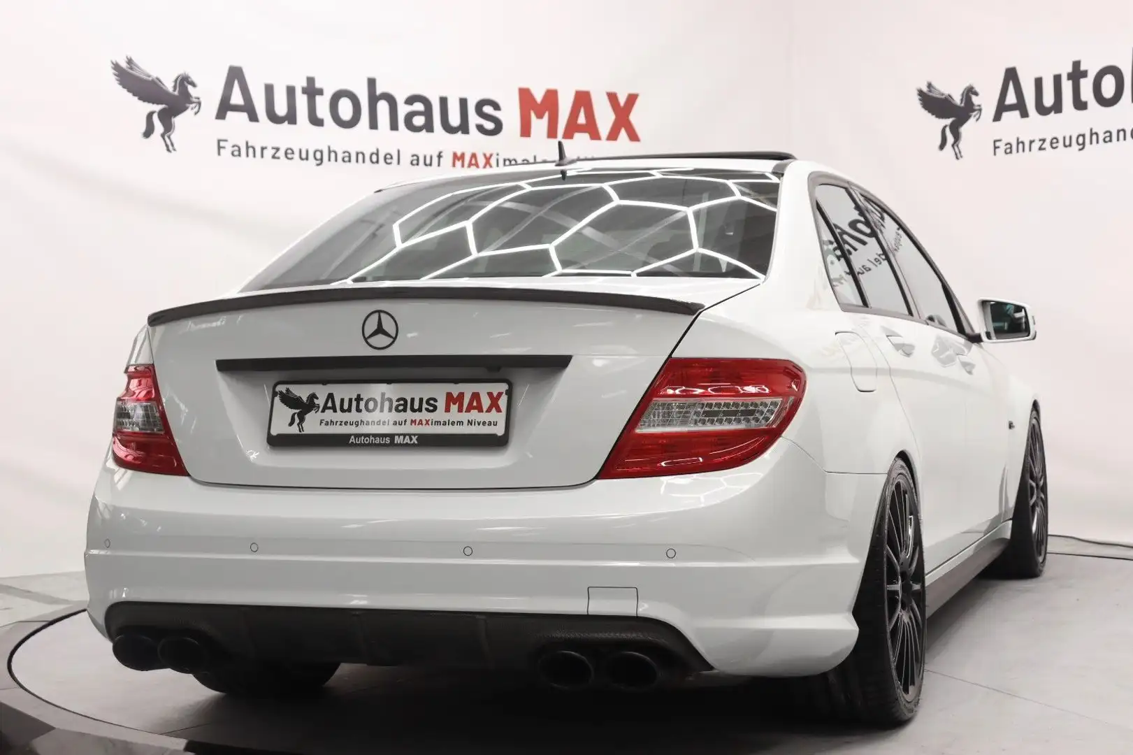 Mercedes-Benz C 63 AMG ~H/K~Carbon~DEUTSCH~2.Hand~Night Paket Weiß - 2