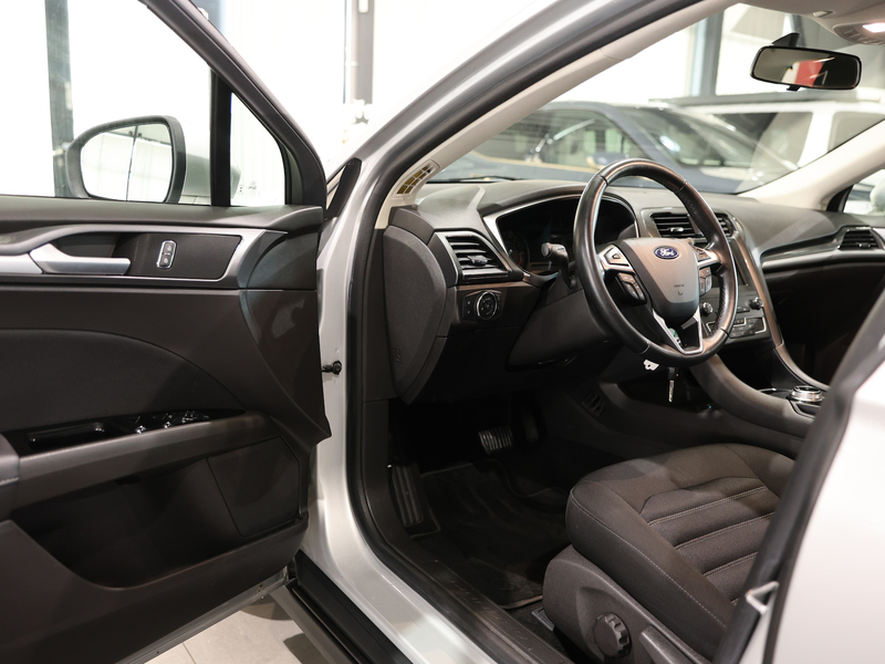 Ford Mondeo Tunier 2.0 EB BUSINESS EDITION / LED / — photo 12