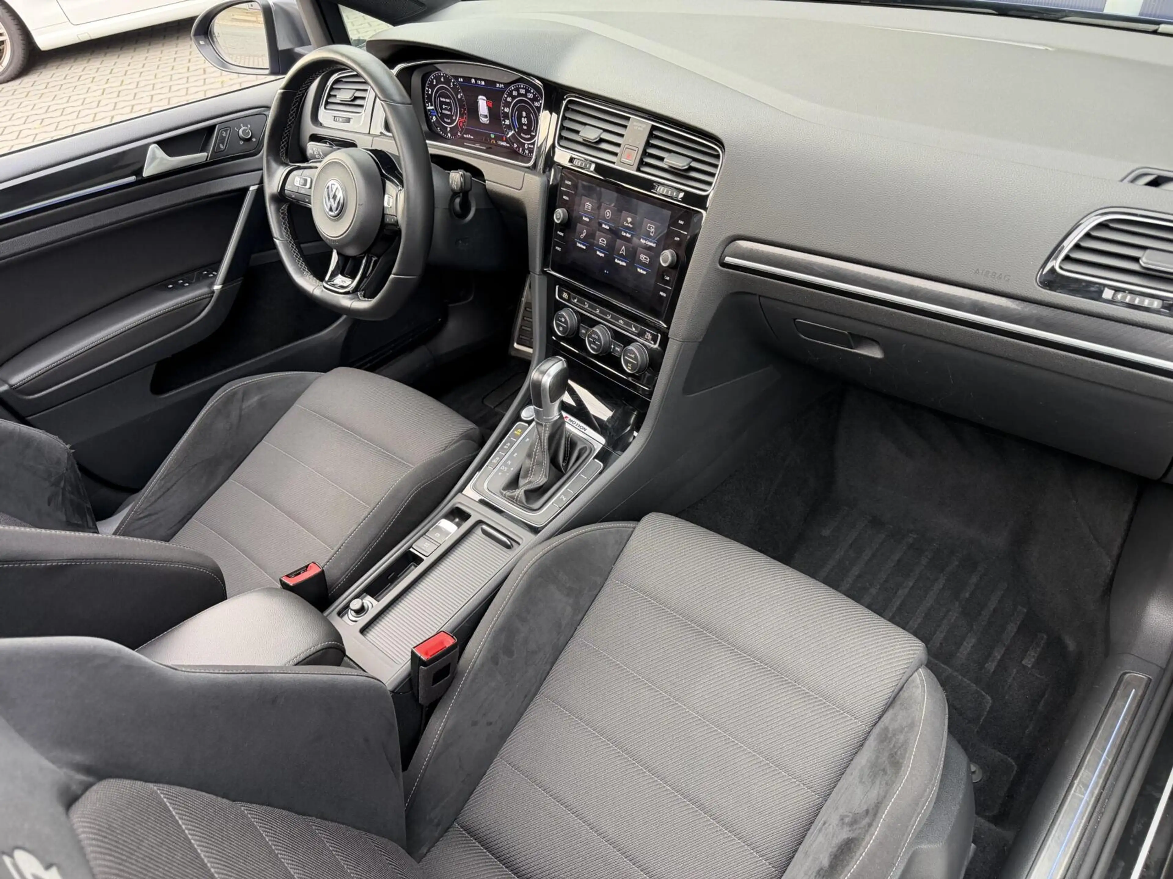Volkswagen Golf Variant 2.0 TSI 4Motion R |pano|KW — photo 17