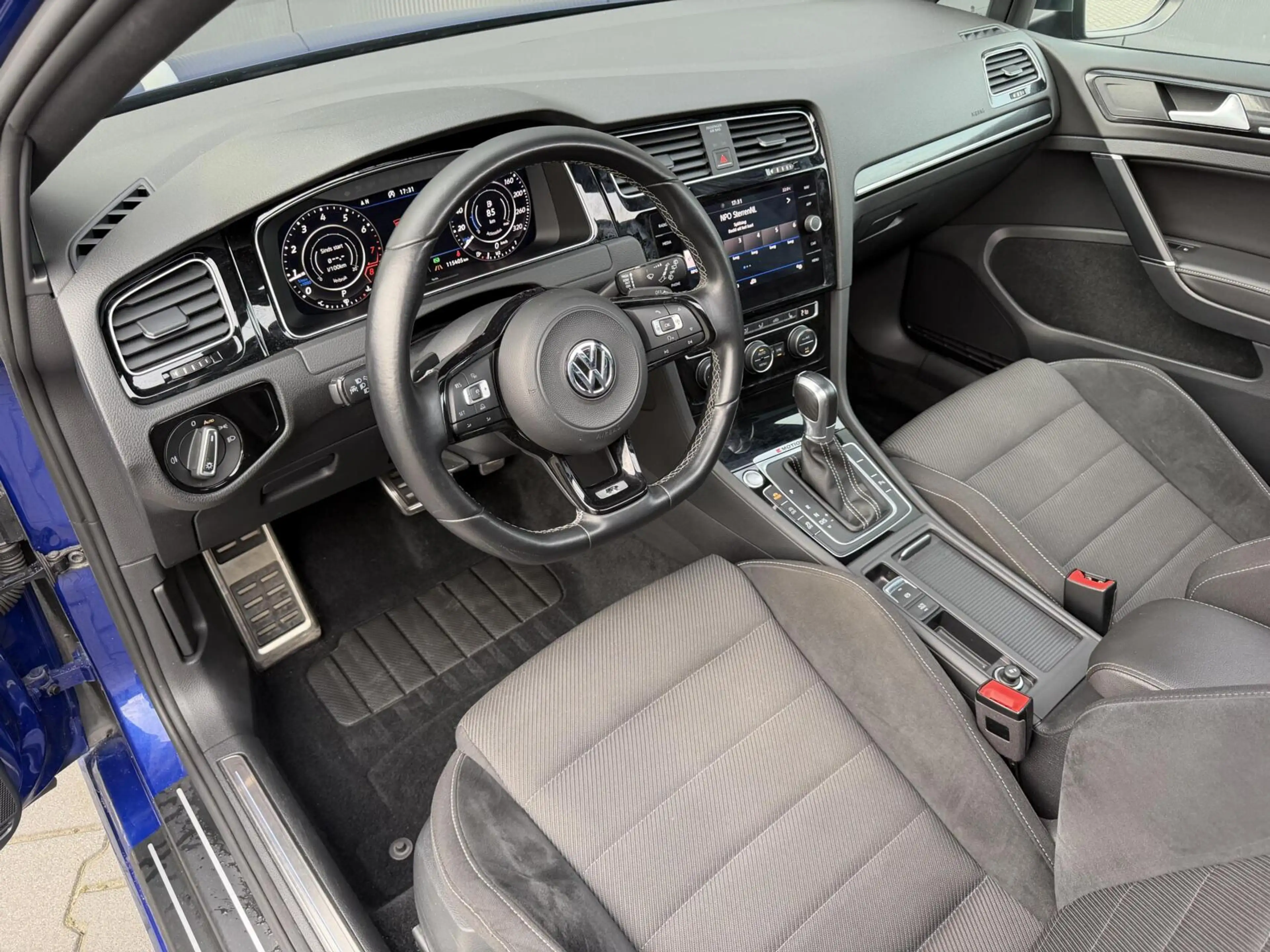Volkswagen Golf Variant 2.0 TSI 4Motion R |pano|KW — photo 13