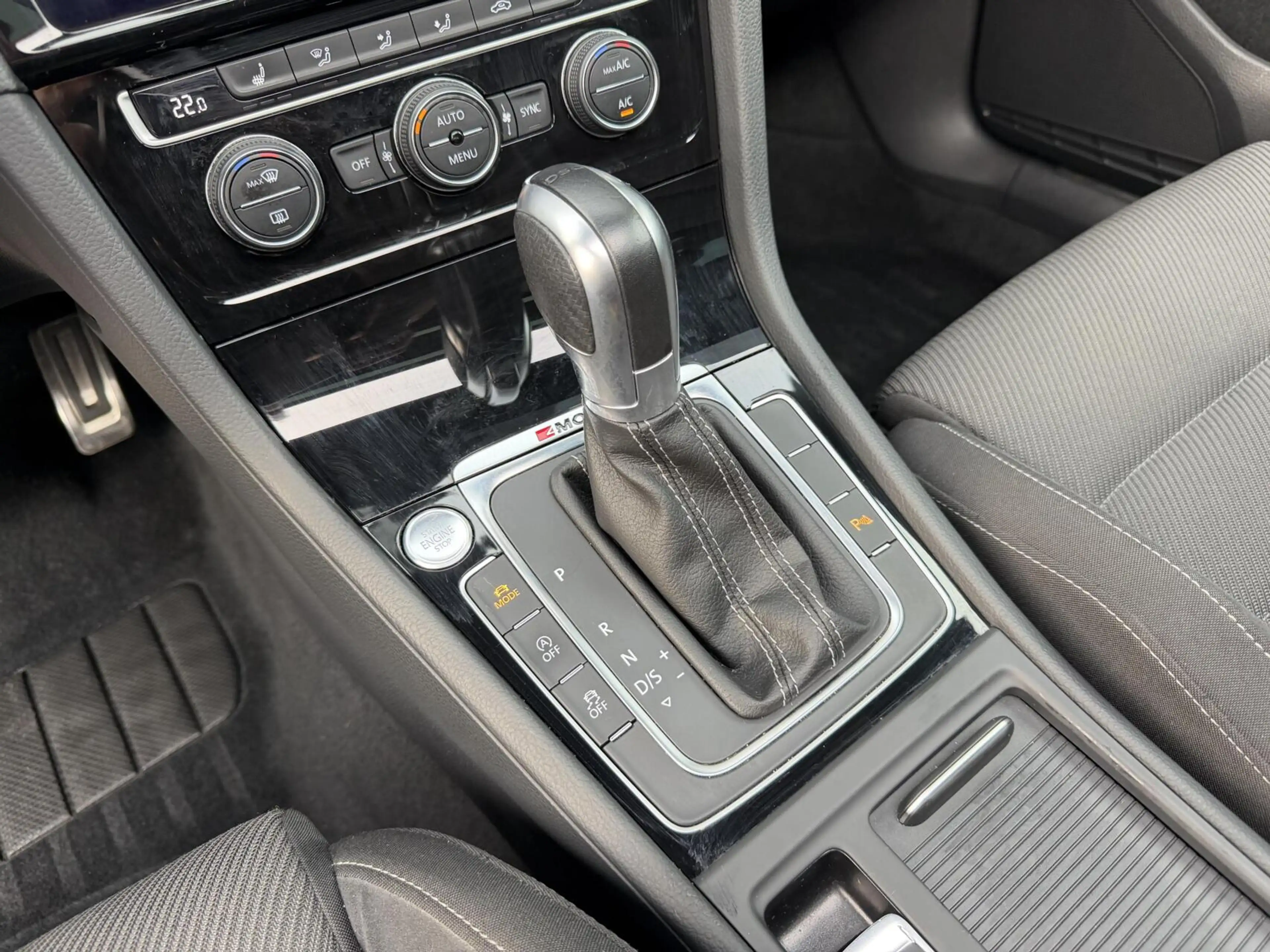 Volkswagen Golf Variant 2.0 TSI 4Motion R |pano|KW — photo 14