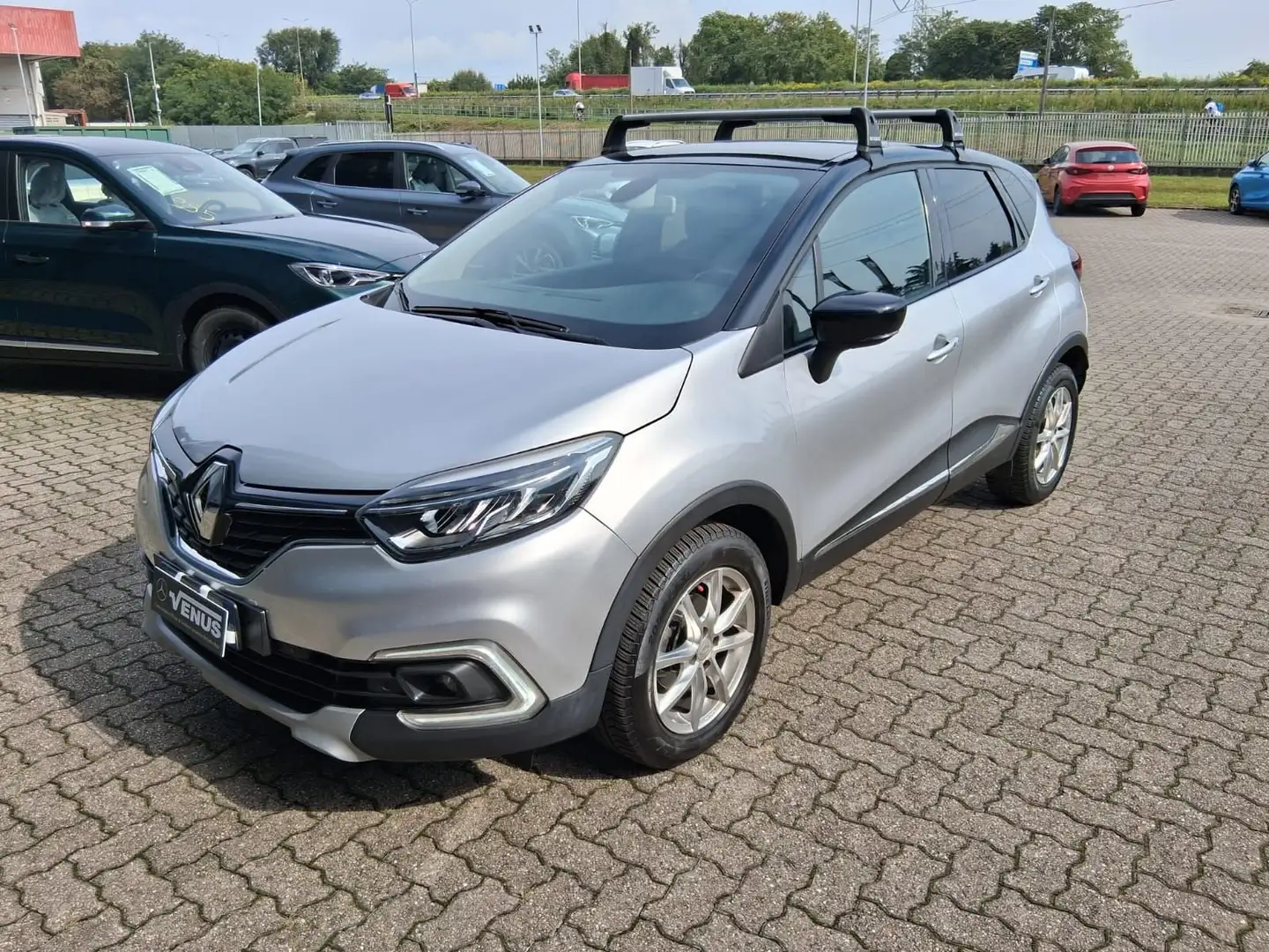 Renault Captur 2017 Benzina 0.9 tce Sport Edition2 90cv Argento - 2
