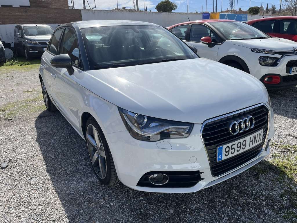 Audi A1 1.6TDI Attraction S-Tronic 90 - foto 1