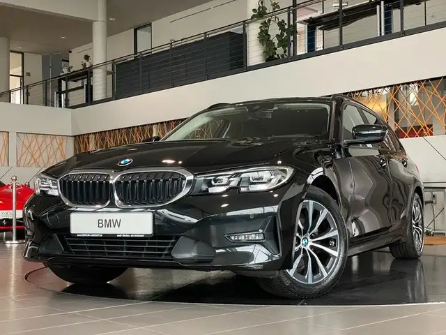 BMW 318 d Touring Live Cockpit Tempomat Shzg DAB LED