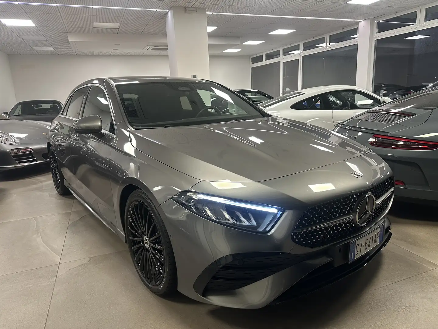 Mercedes-Benz A 200 d Premium AMG 5 CAMERE PACCH.LUCI KEY-LESS Grigio - 1