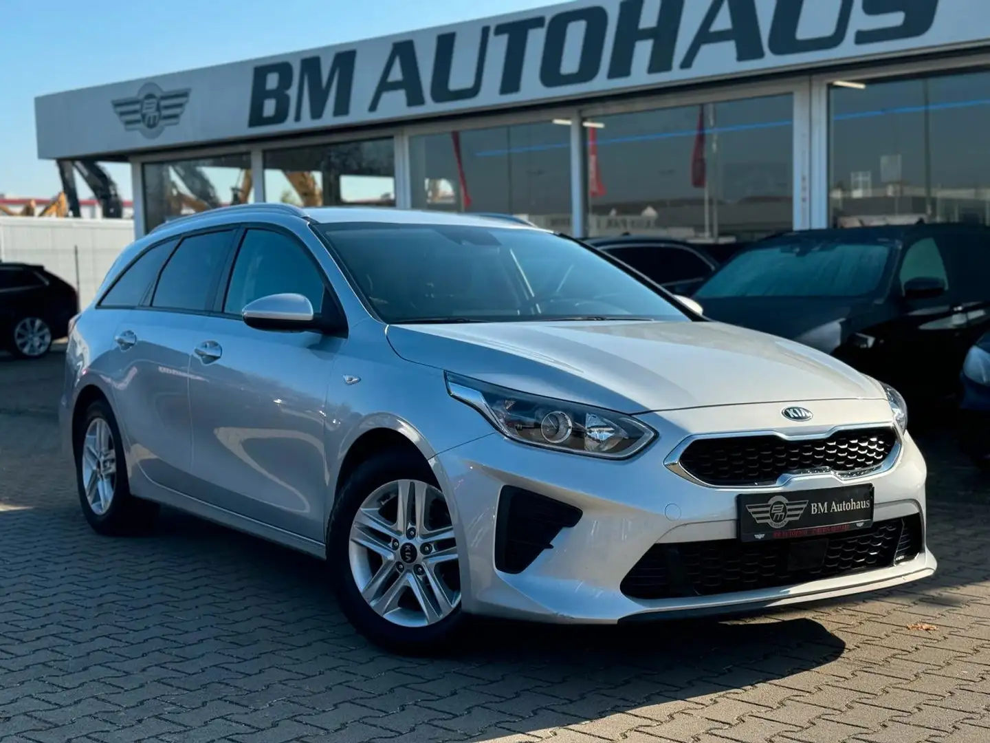 Kia Ceed SW / cee'd SW "Attract"1.HAND*DAB*KAMERA*SPUR Plateado - 1