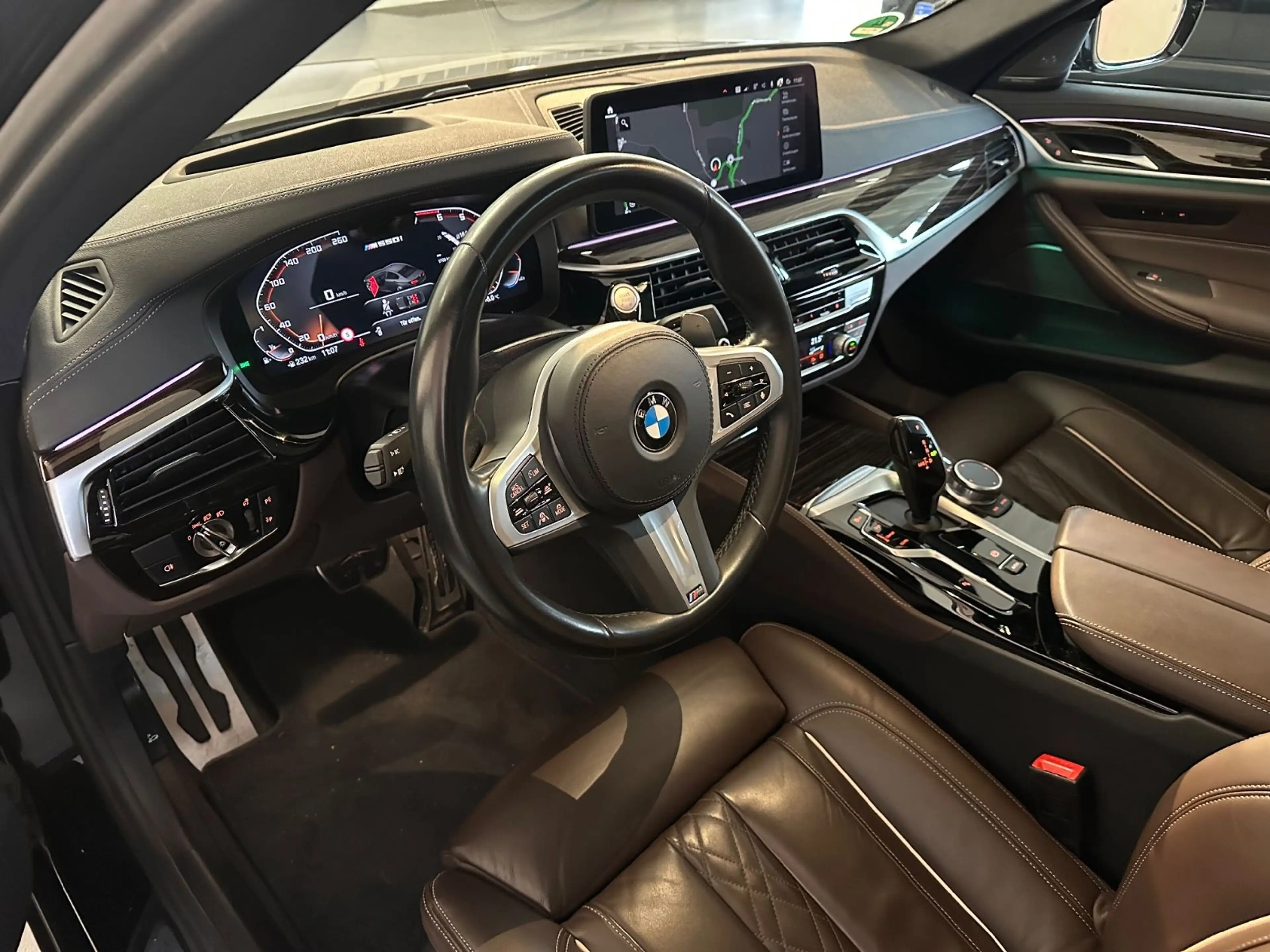 BMW 550 I A X DRIVE*LEDER*NAVI*GSD*HEAD UP*STDHZ*LED — photo 4