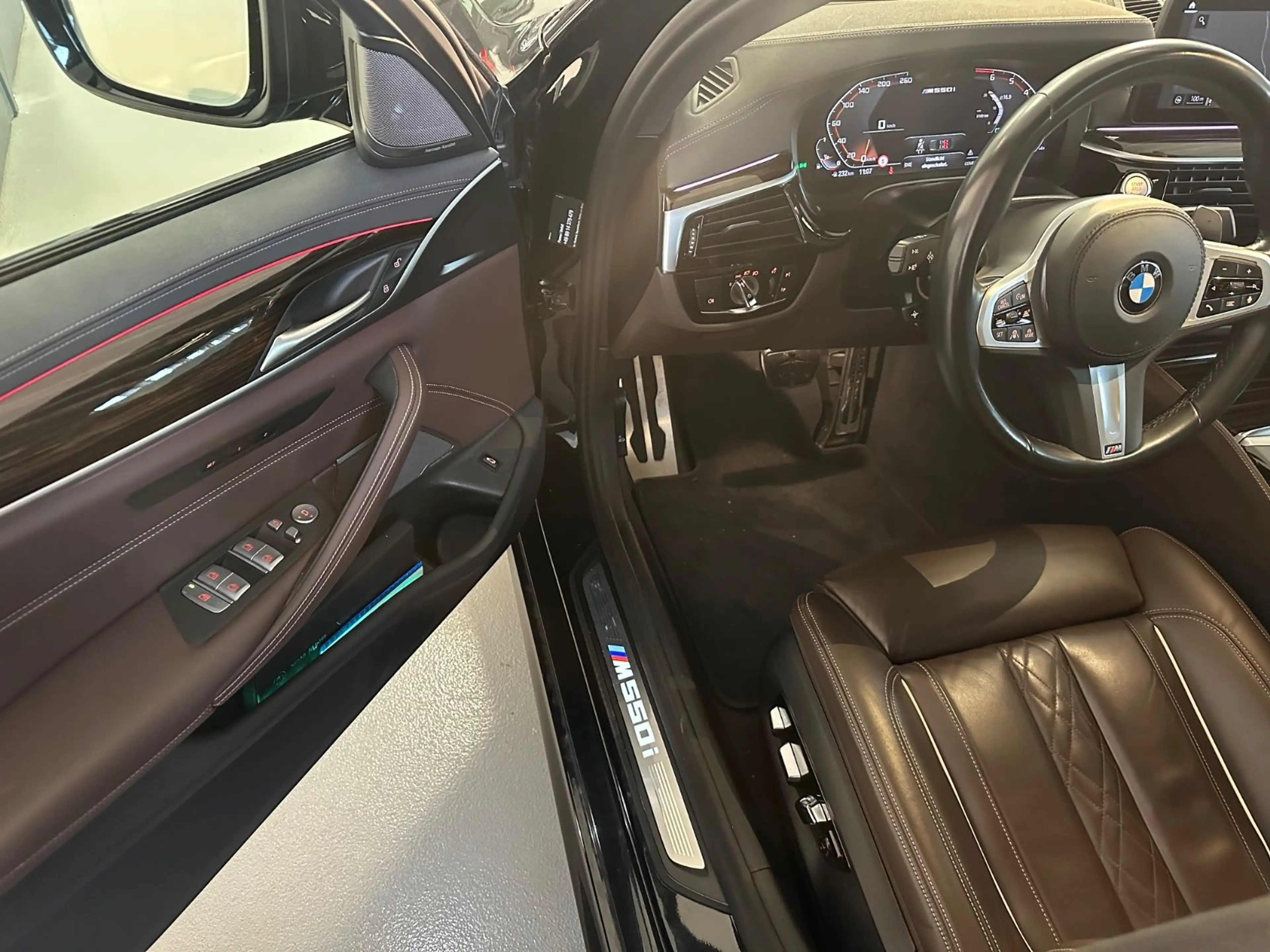 BMW 550 I A X DRIVE*LEDER*NAVI*GSD*HEAD UP*STDHZ*LED — photo 15