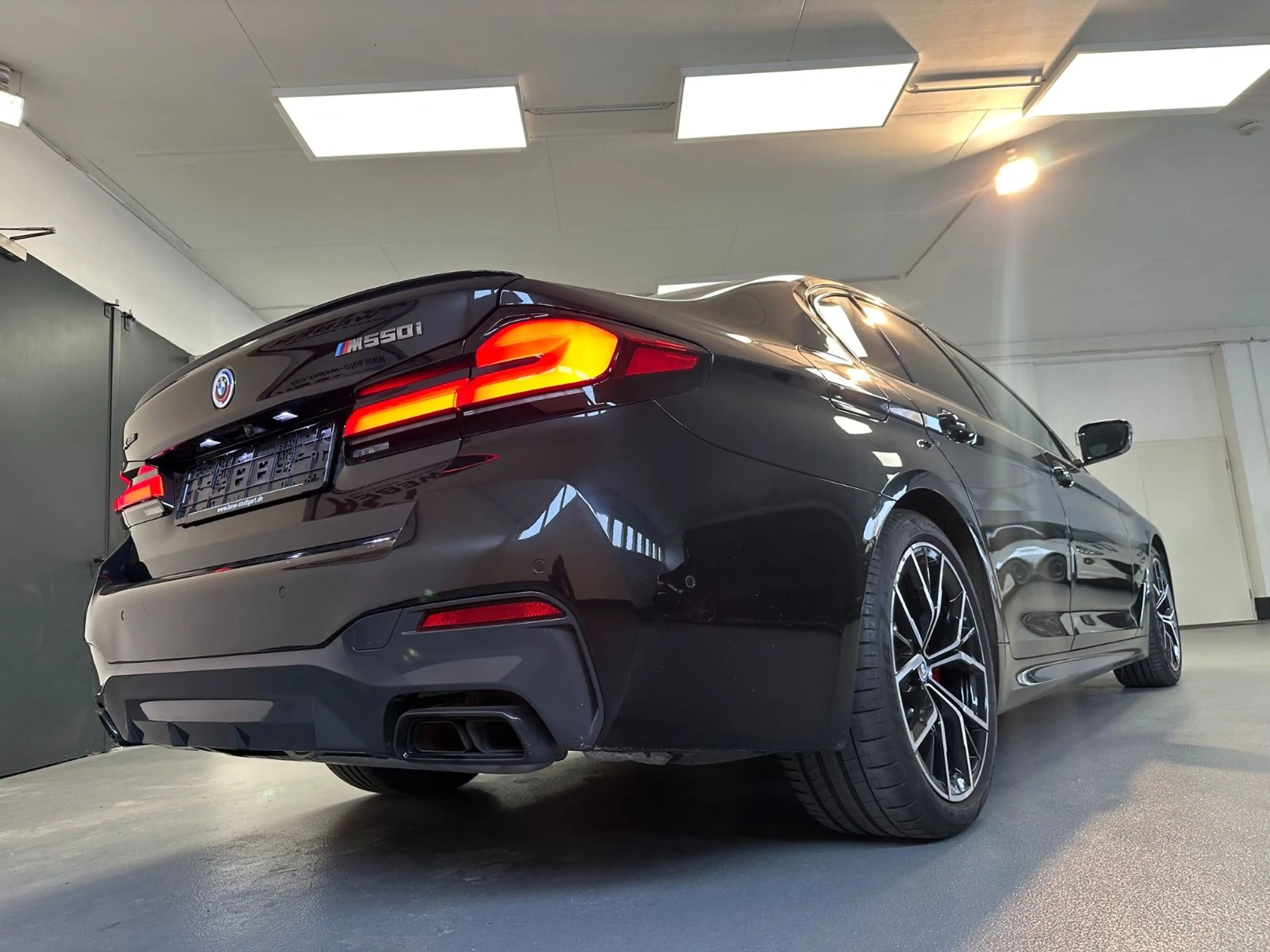 BMW 550 I A X DRIVE*LEDER*NAVI*GSD*HEAD UP*STDHZ*LED — photo 6