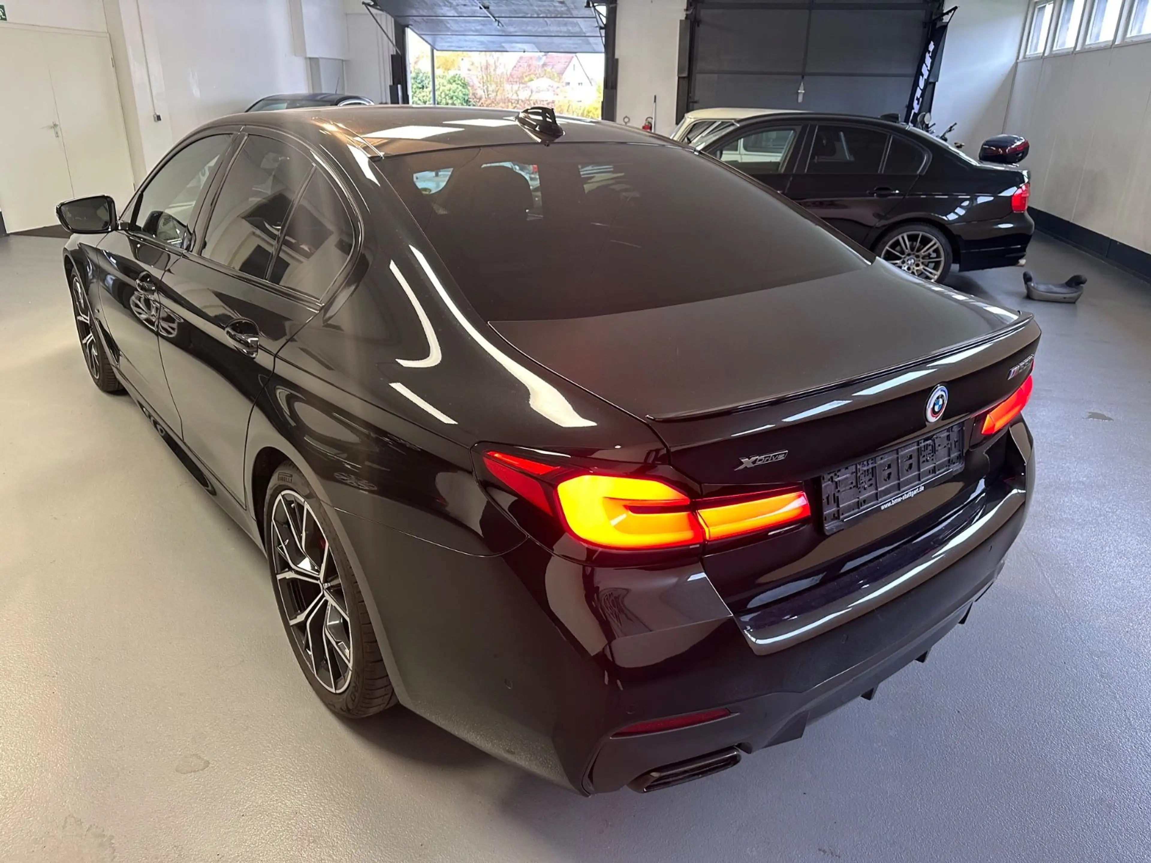 BMW 550 I A X DRIVE*LEDER*NAVI*GSD*HEAD UP*STDHZ*LED — photo 8