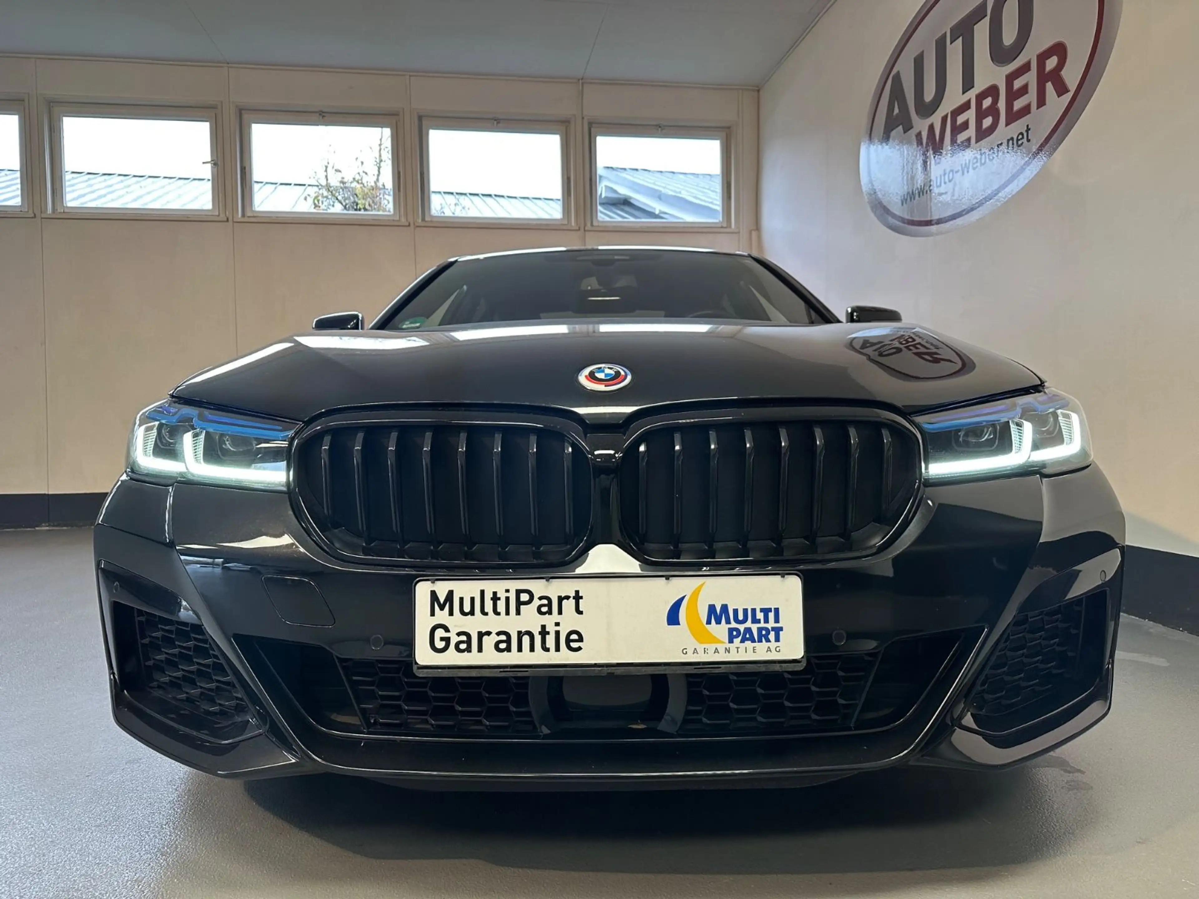 BMW 550 I A X DRIVE*LEDER*NAVI*GSD*HEAD UP*STDHZ*LED — photo 5