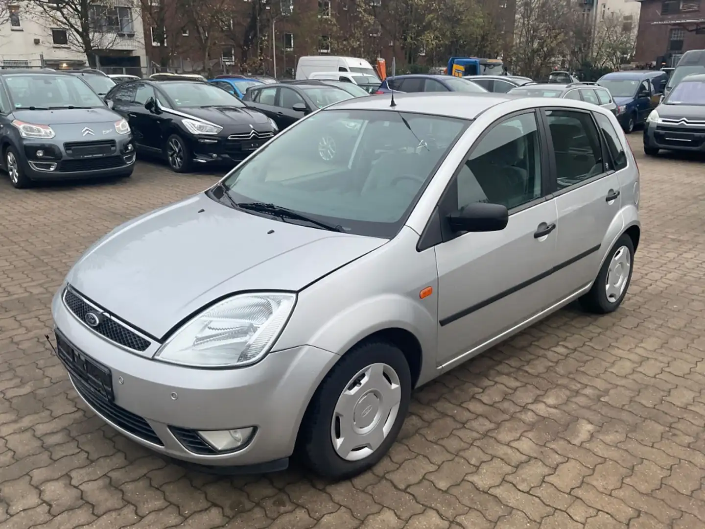 Ford Fiesta Ghia TÜV 12.2025 Silber - 1
