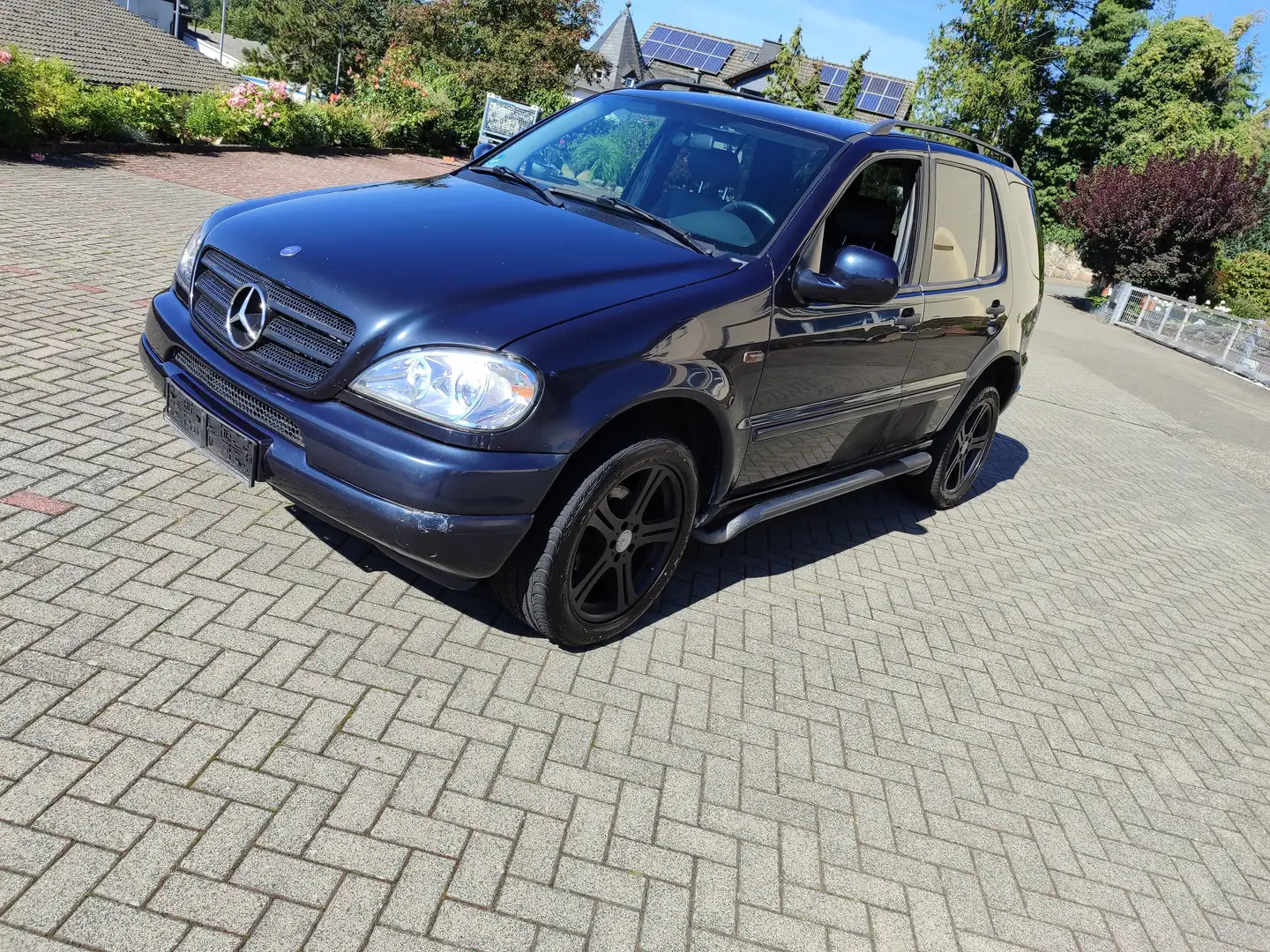 Mercedes-Benz ML 430 V8 4,3 Liter Benzin *272Ps* Automatik Blau - 2