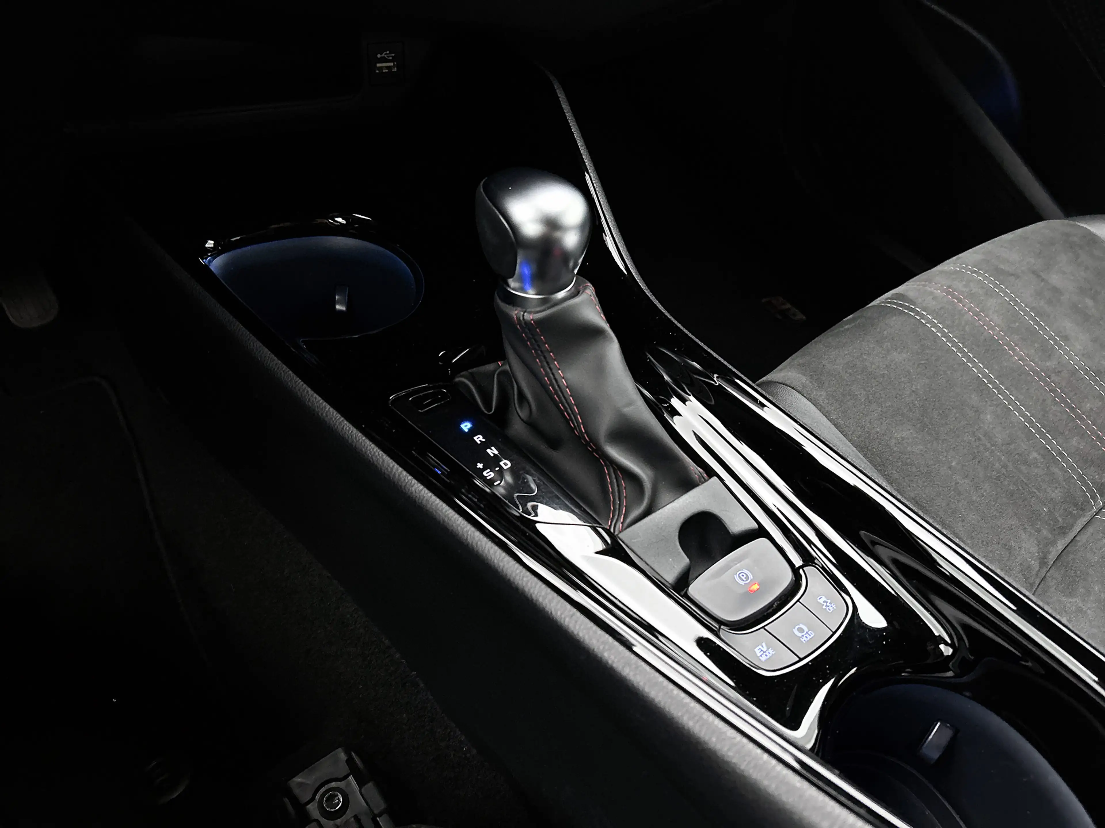 Toyota C-HR 2.0 Hybrid GR-Sport | JBL | Dodehoek detectie | El — photo 12