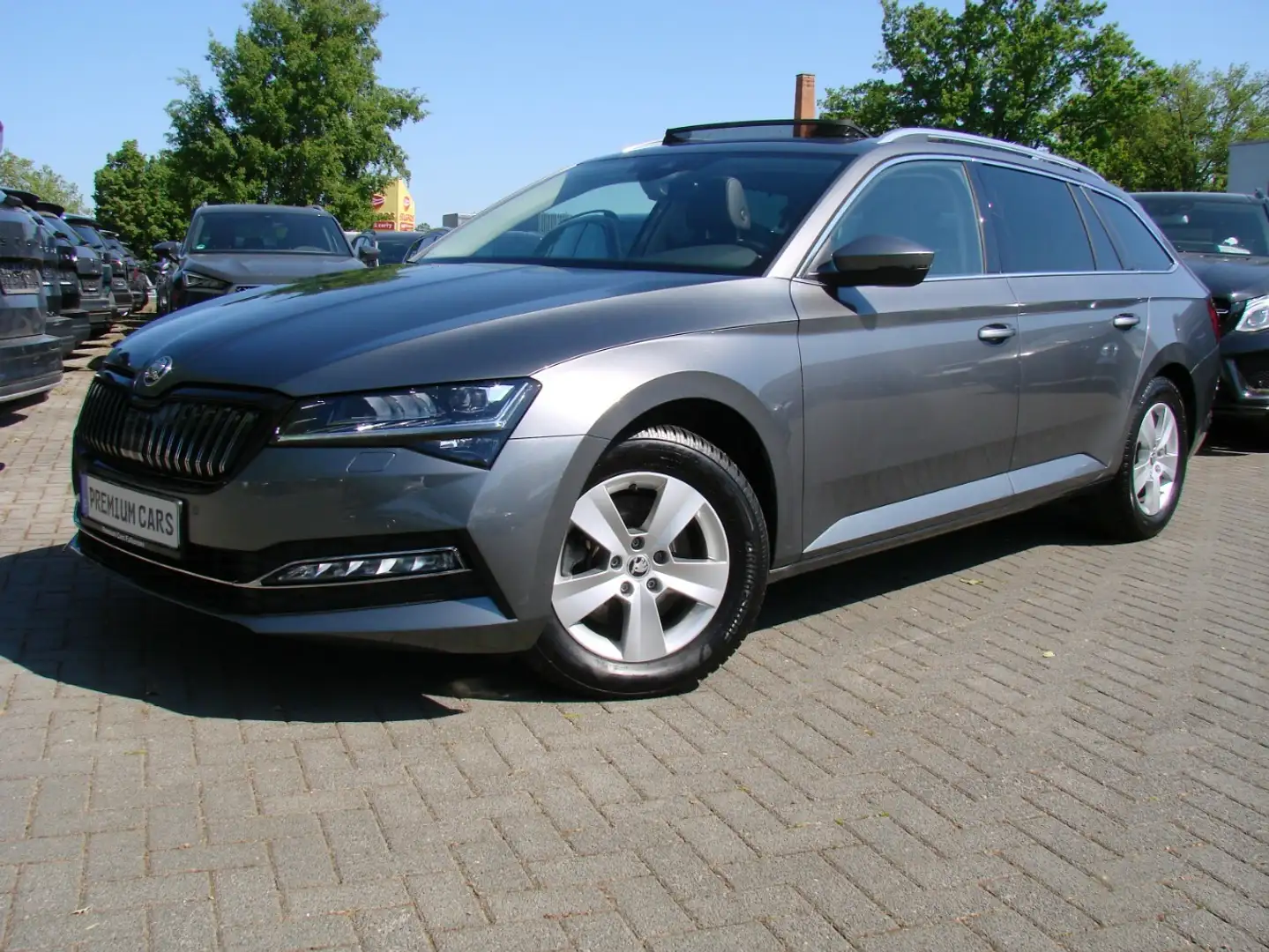 Skoda Superb 2.0TDI Style Pano ACC Columbus Standheizung Gris - 2