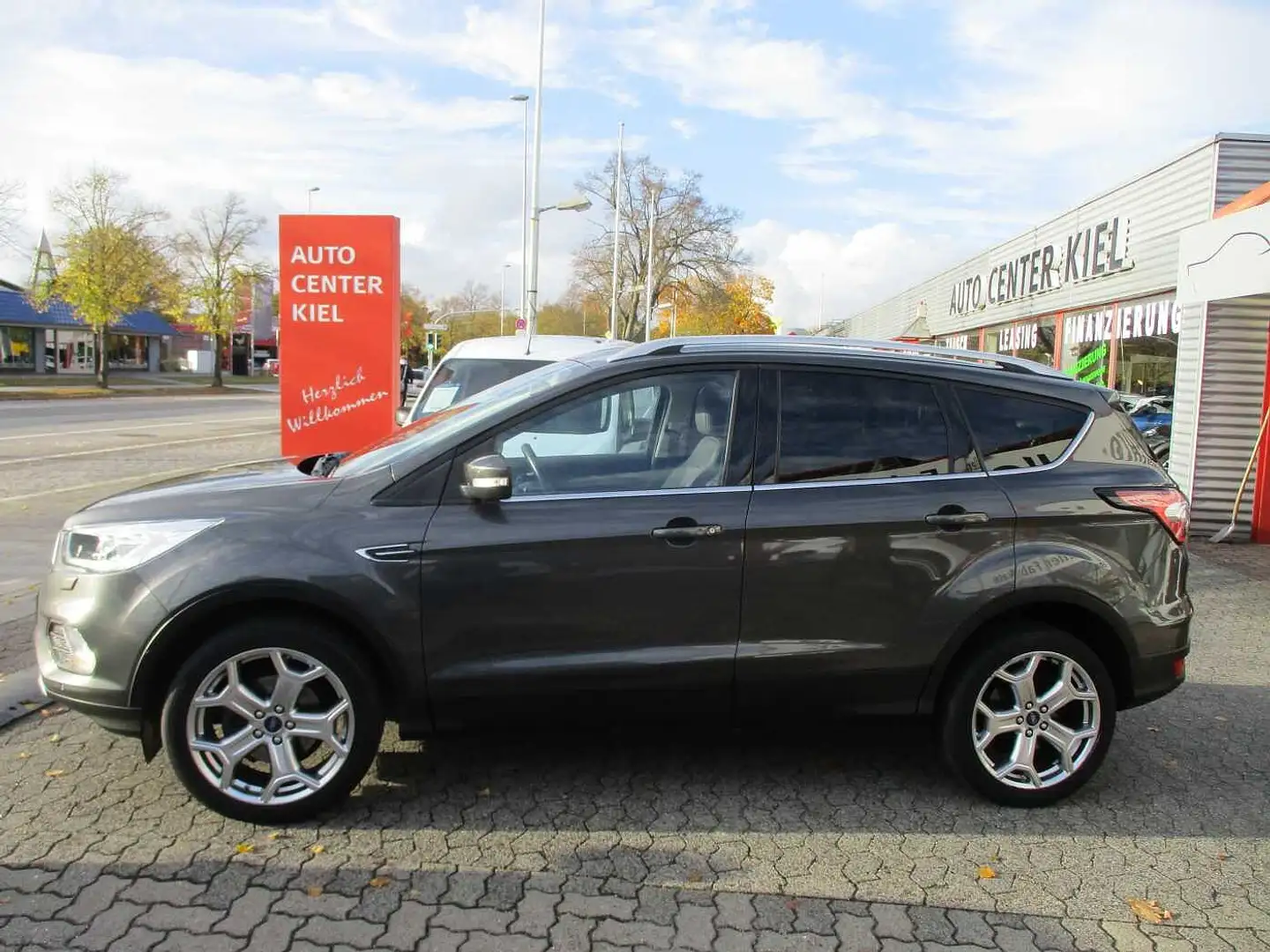 Ford Kuga 1.5 Titanium *Navi*Kamera*Sitzhzg.*AHK Grau - 2