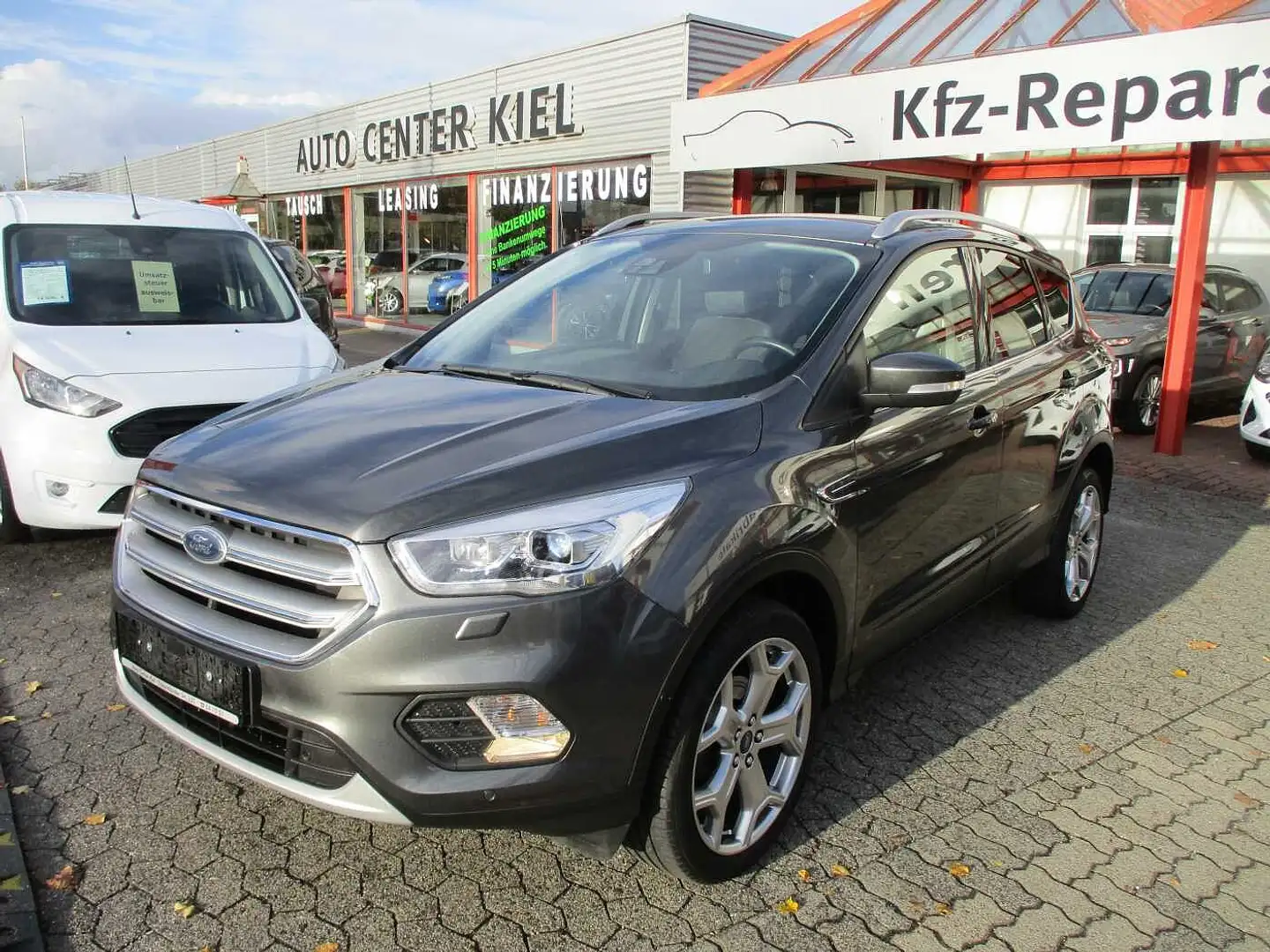 Ford Kuga 1.5 Titanium *Navi*Kamera*Sitzhzg.*AHK Grau - 1