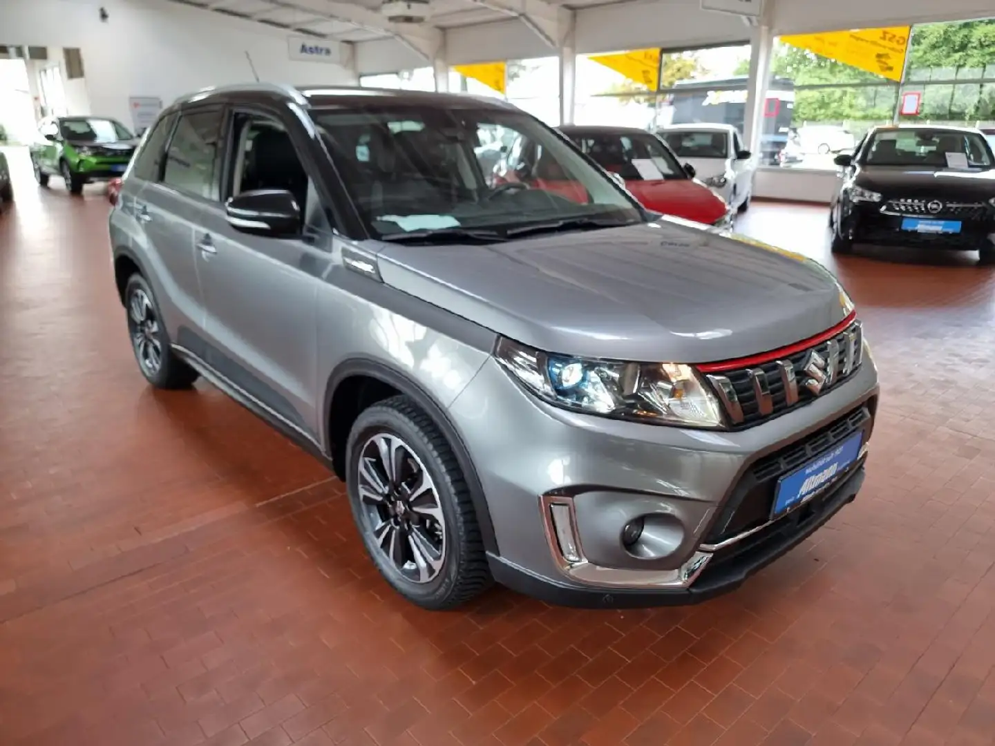 Suzuki Vitara 1.4 Comfort+ 4x4 Pano Alu Schutzleisten Grijs - 2