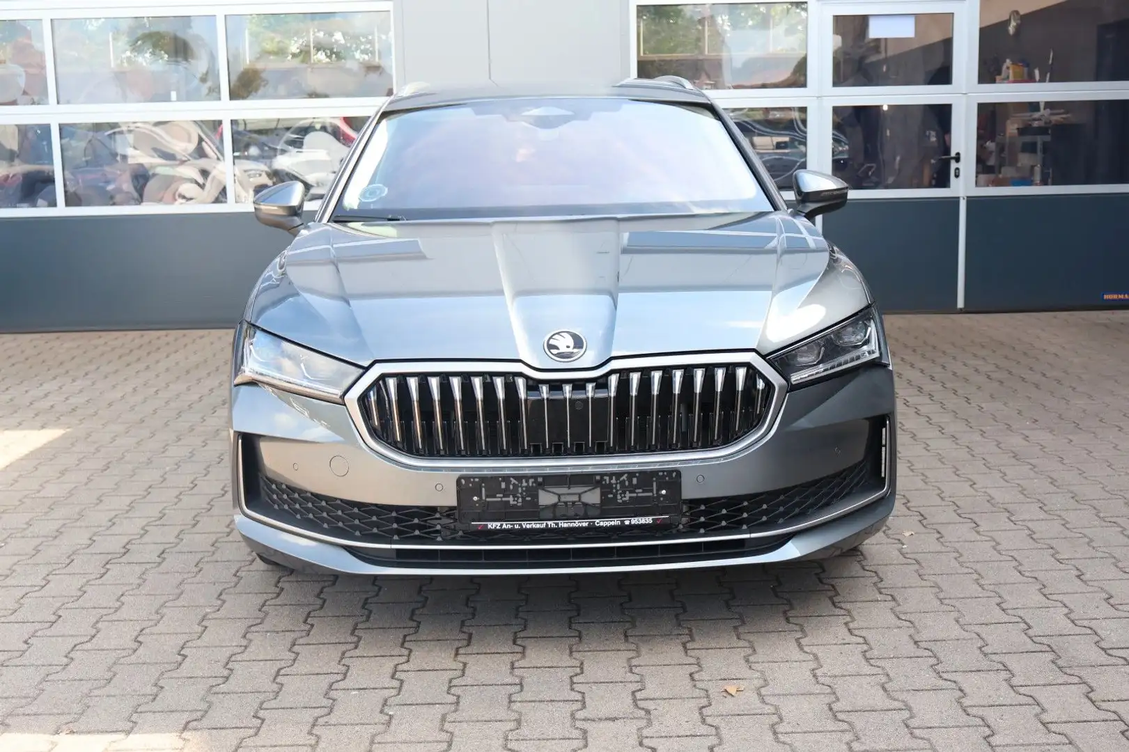 Skoda Superb Combi 1.5 TSI110kW Selection AHK/ Kamera Grau - 2