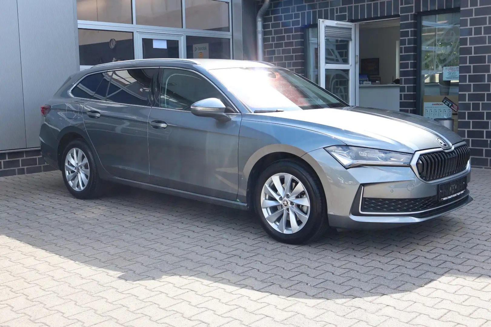 Skoda Superb Combi 1.5 TSI110kW Selection AHK/ Kamera Grau - 1