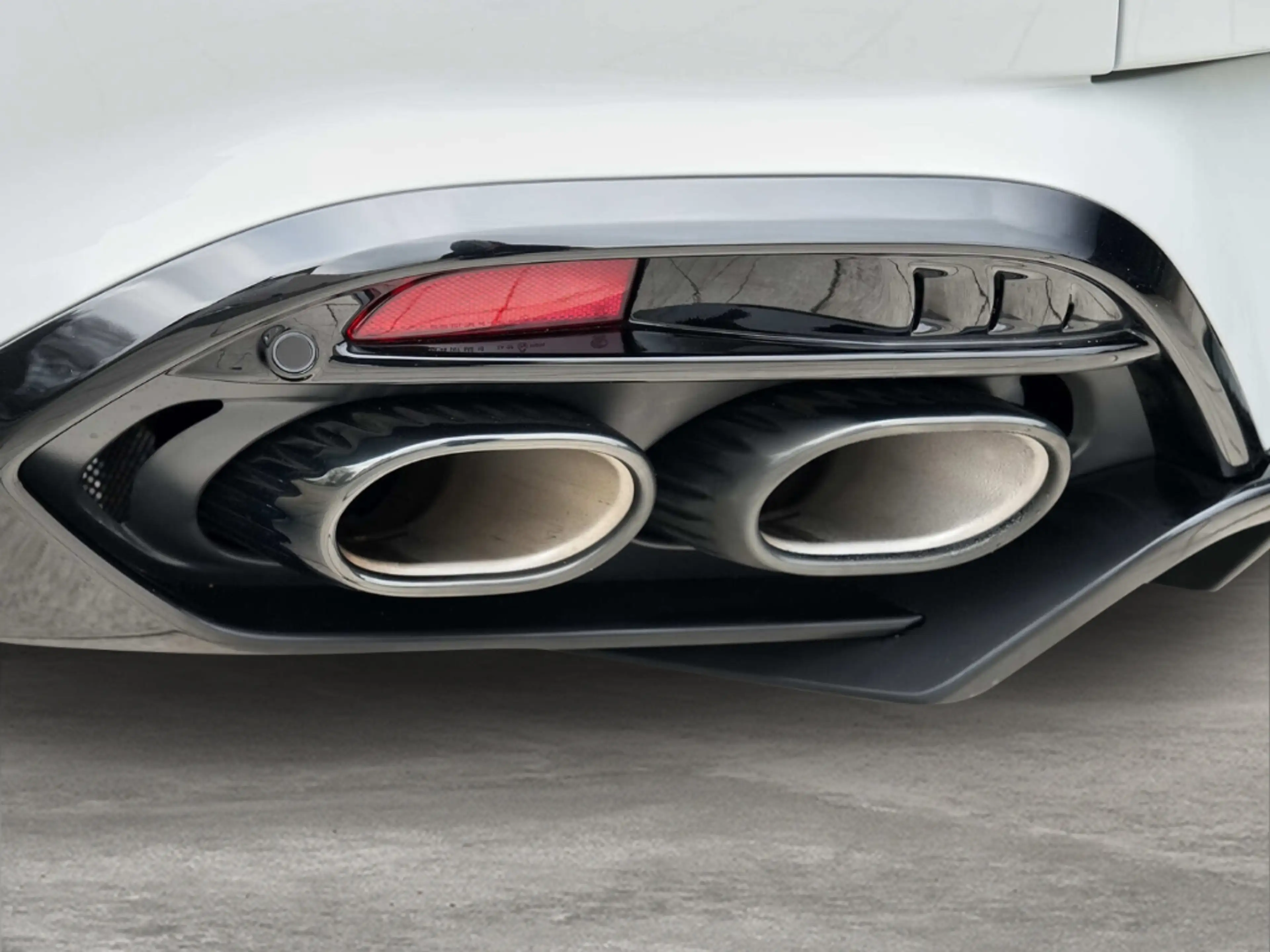 Aston Martin Vanquish V12 Coupe Apex Grey / Phantom Grey — photo 15