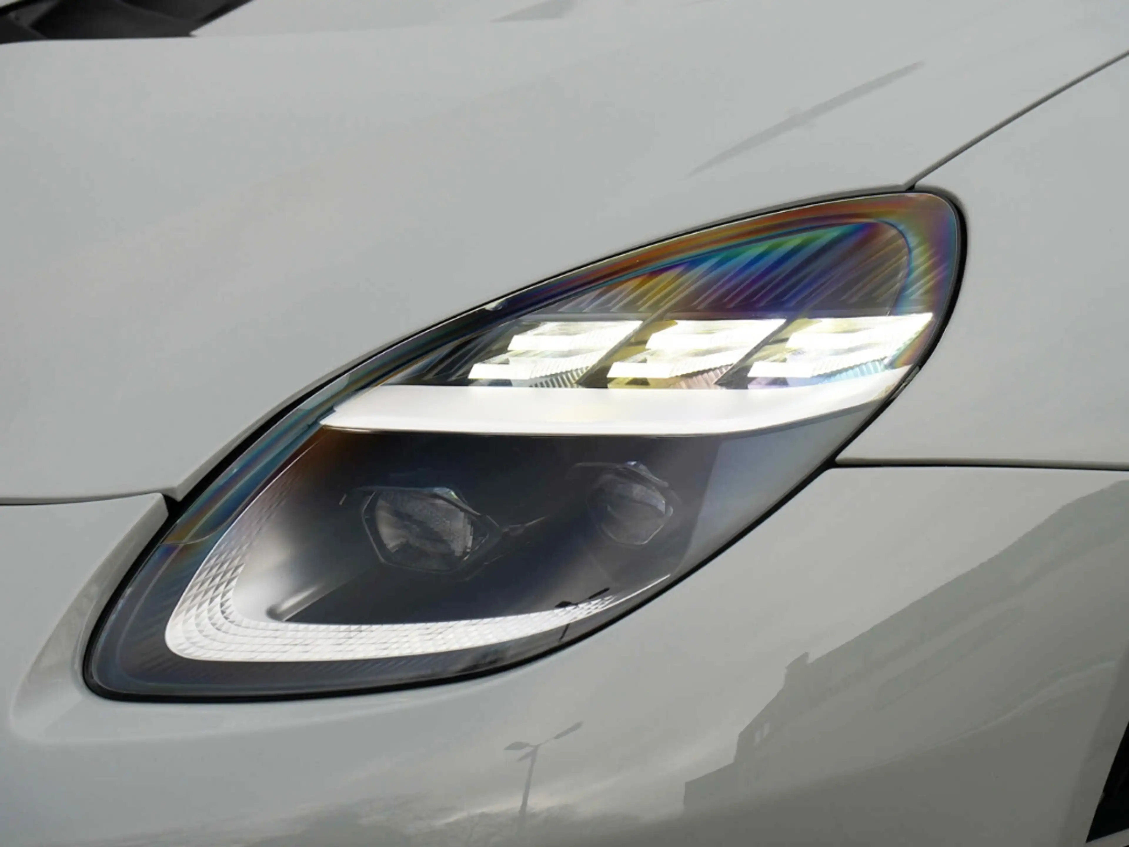 Aston Martin Vanquish V12 Coupe Apex Grey / Phantom Grey — photo 10