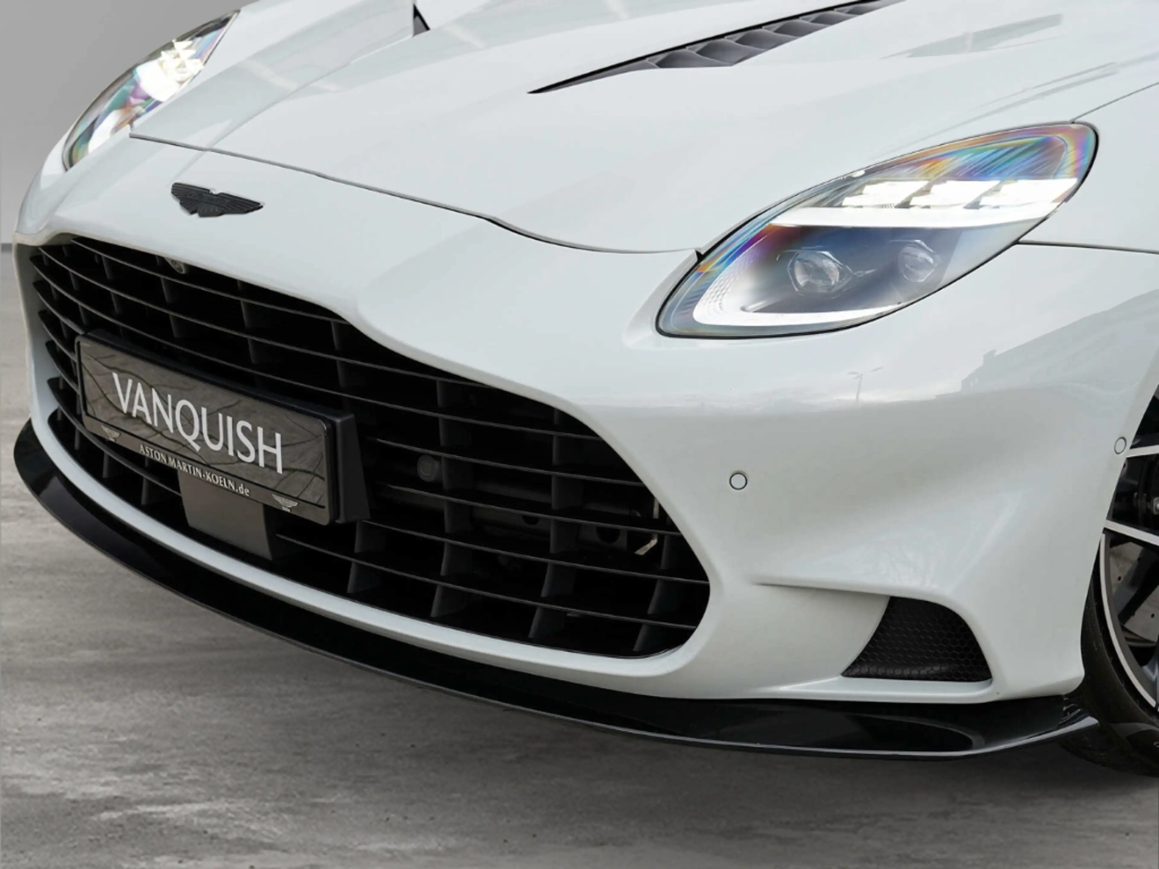 Aston Martin Vanquish V12 Coupe Apex Grey / Phantom Grey — photo 11
