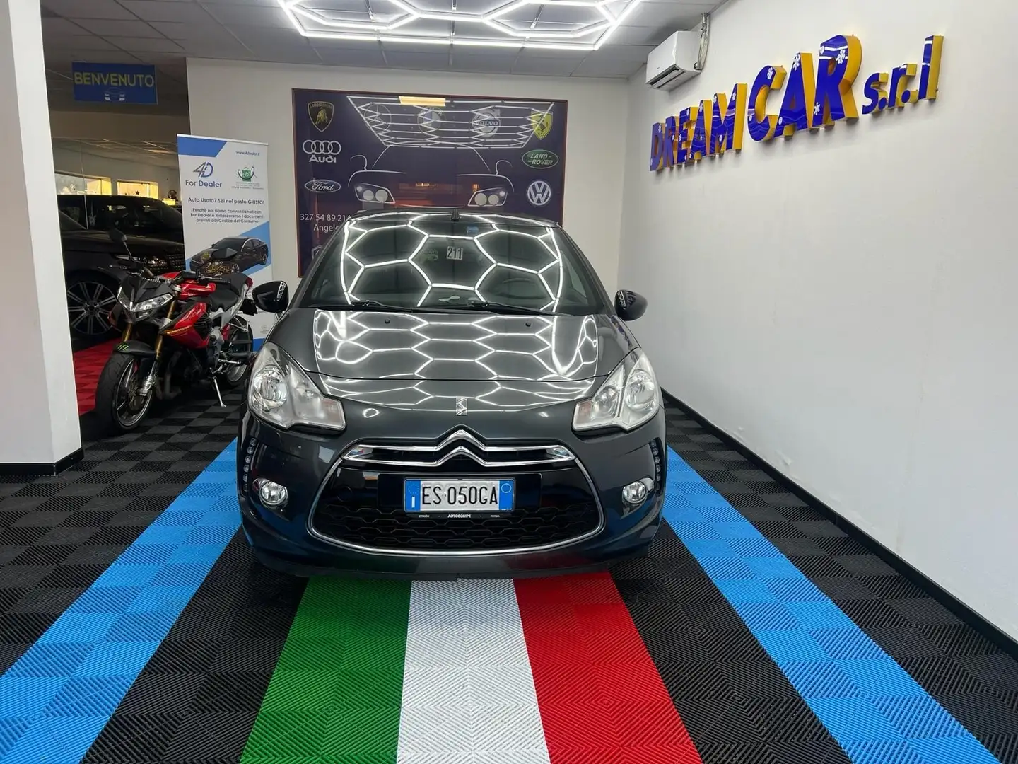 DS Automobiles DS 3 DS 3 1.6 e-HDi 90 airdream So Chic Cabrio Gris - 2