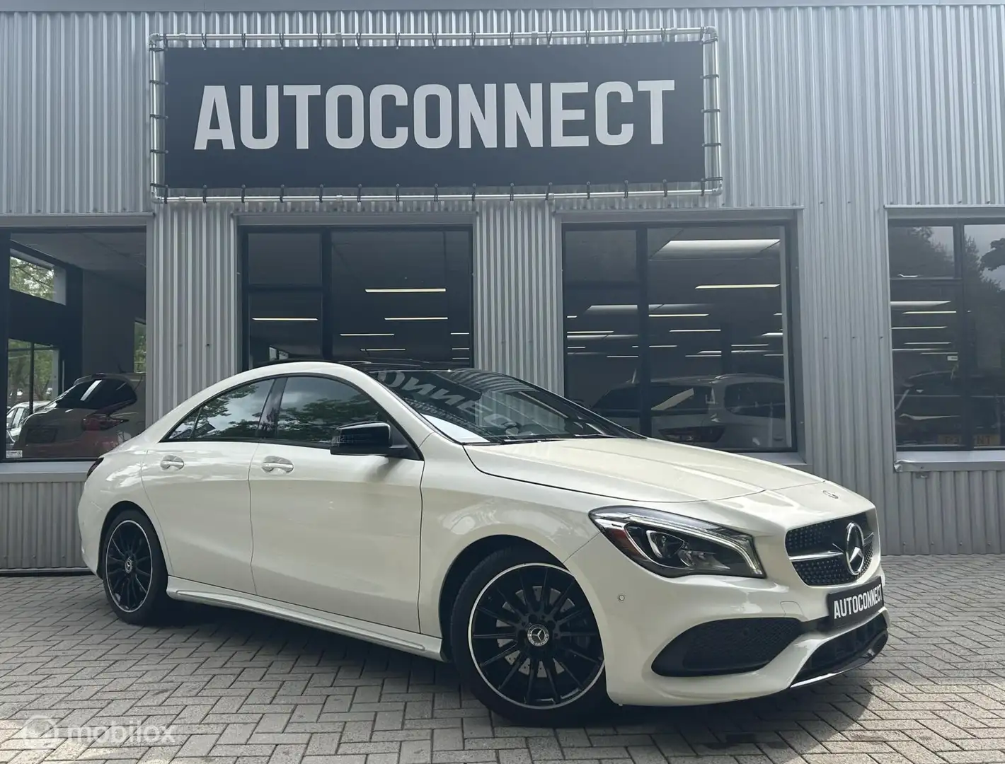 Mercedes-Benz CLA 250 AMG-LINE, PANOD. LEDER, NAVI, CAMERA, 211PK Weiß - 2