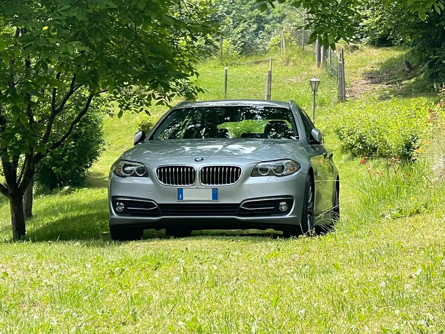 BMW 520 Serie 5 F11 Touring 520d Touring Luxury 190cv Argento - 1