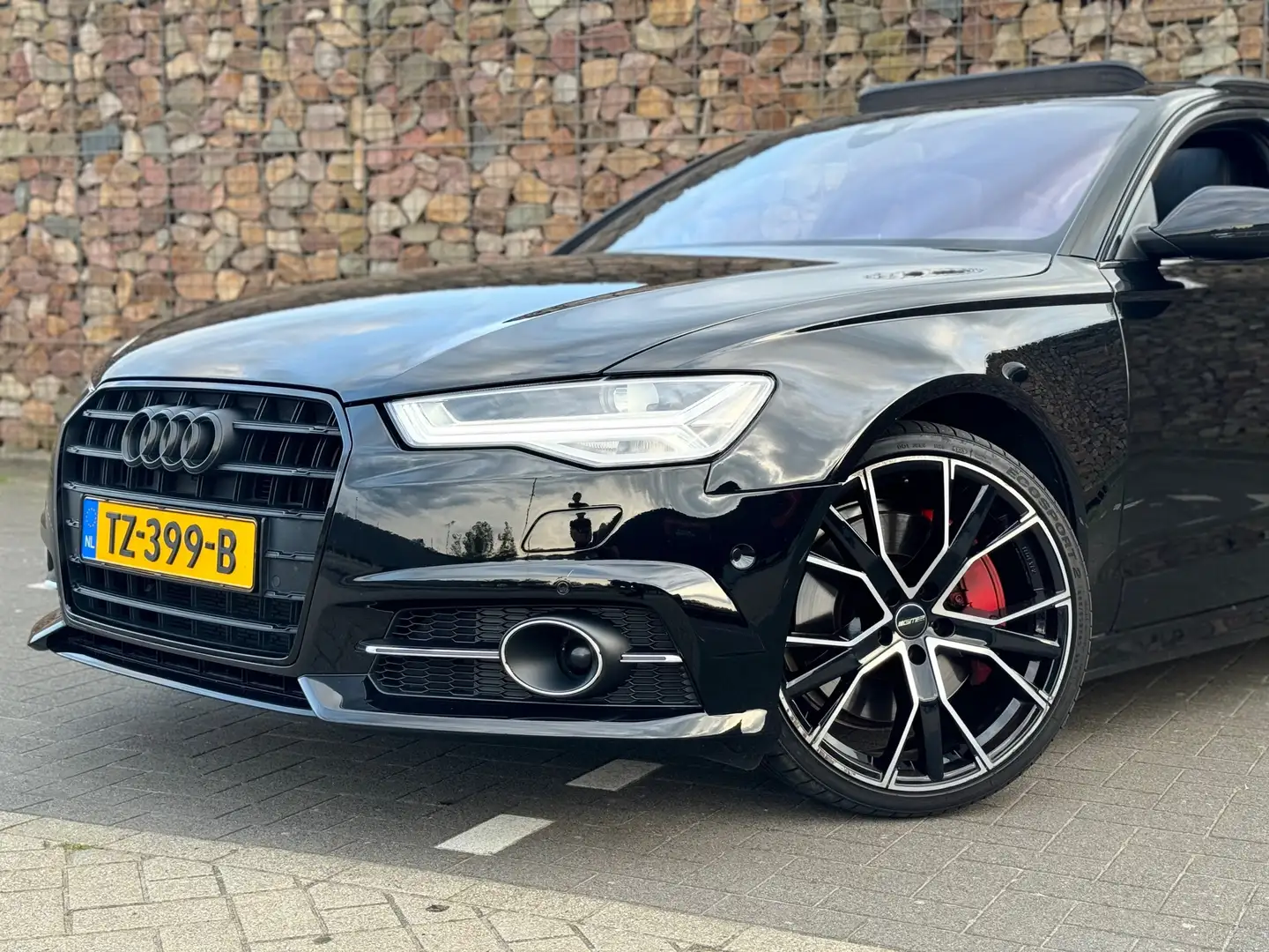 Audi A6 Avant 3.0 TFSI quattro Premium Edition Panorama Noir - 2