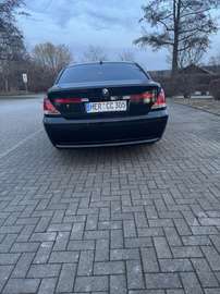 745i