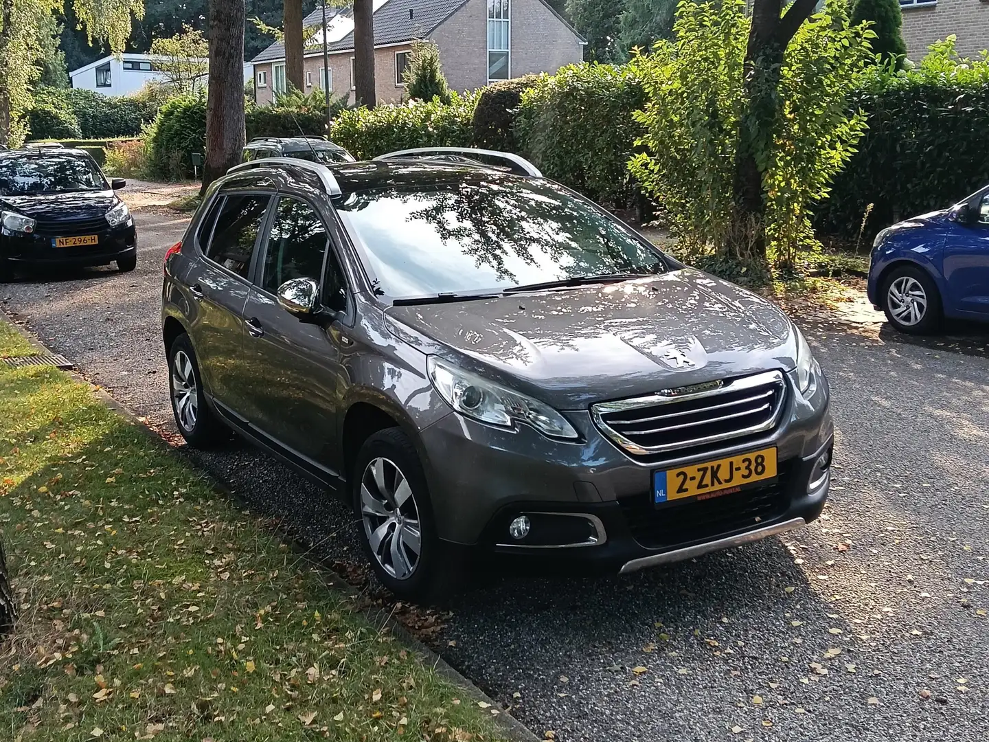 Peugeot 2008 2008 1.2 PureTech Style Grijs - 1