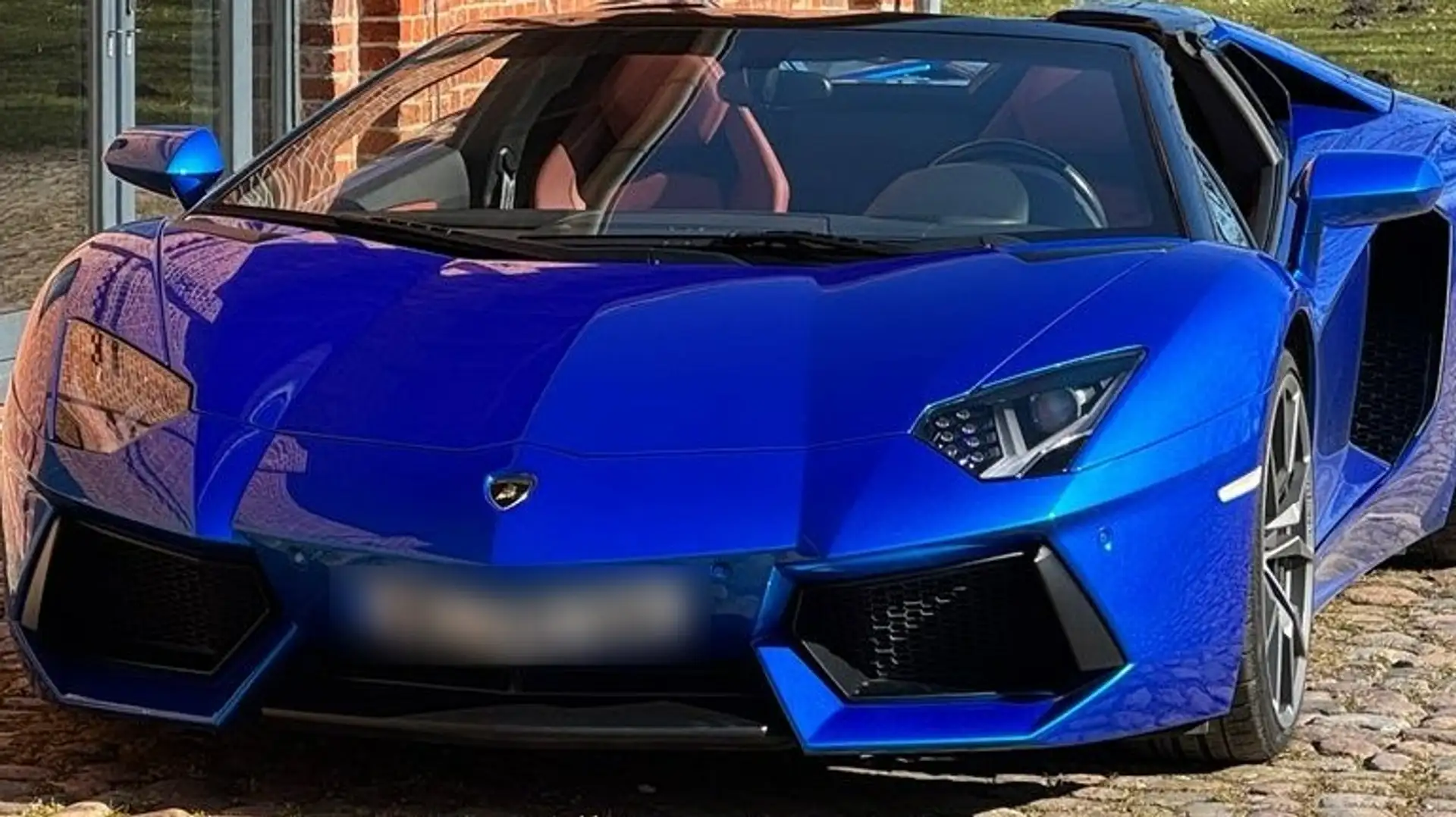 Lamborghini Aventador Roadster LP700 6.5 V12 Modrá - 1