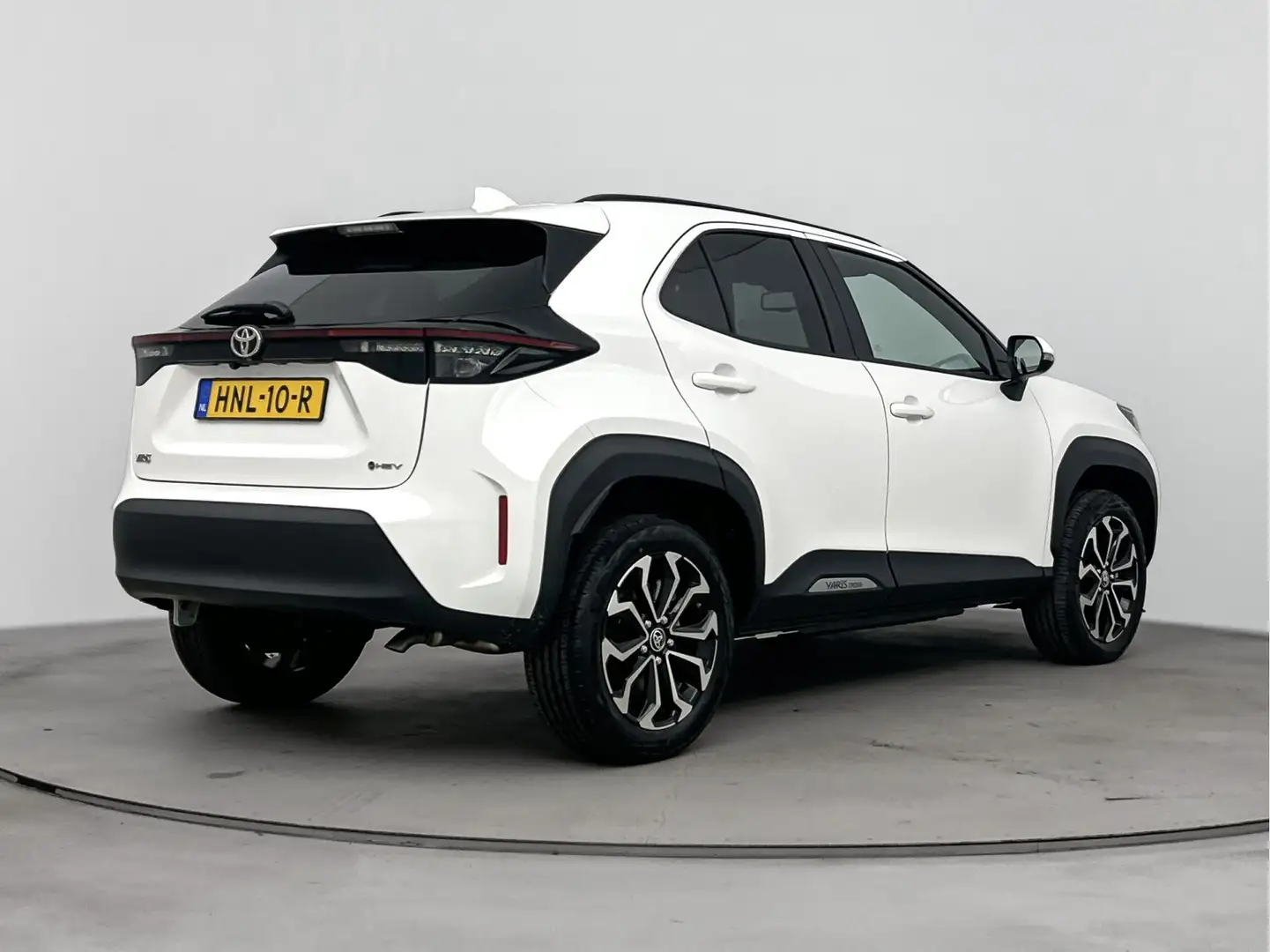Toyota Yaris Cross 1.5 Hybrid 130 Dynamic Plus Limited | Stoel -/ Stu Wit - 2