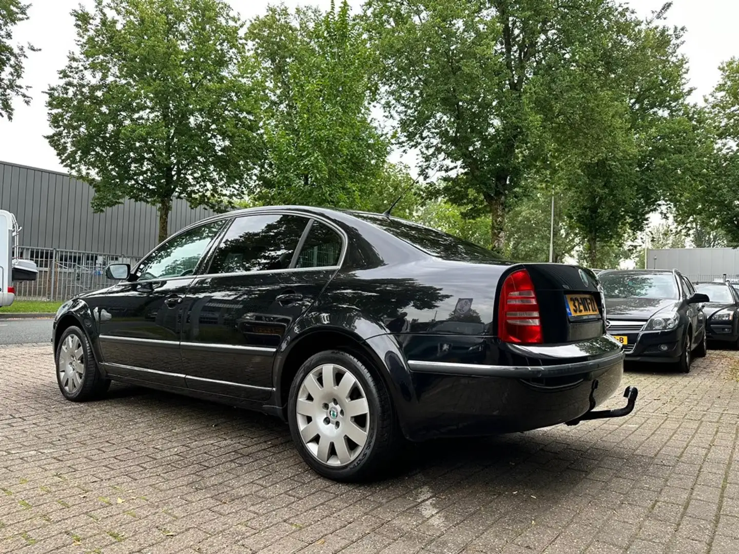 Skoda Superb 2.8 V6 Automaat/Leer/Navigatie/Trekhaak. Zwart - 2