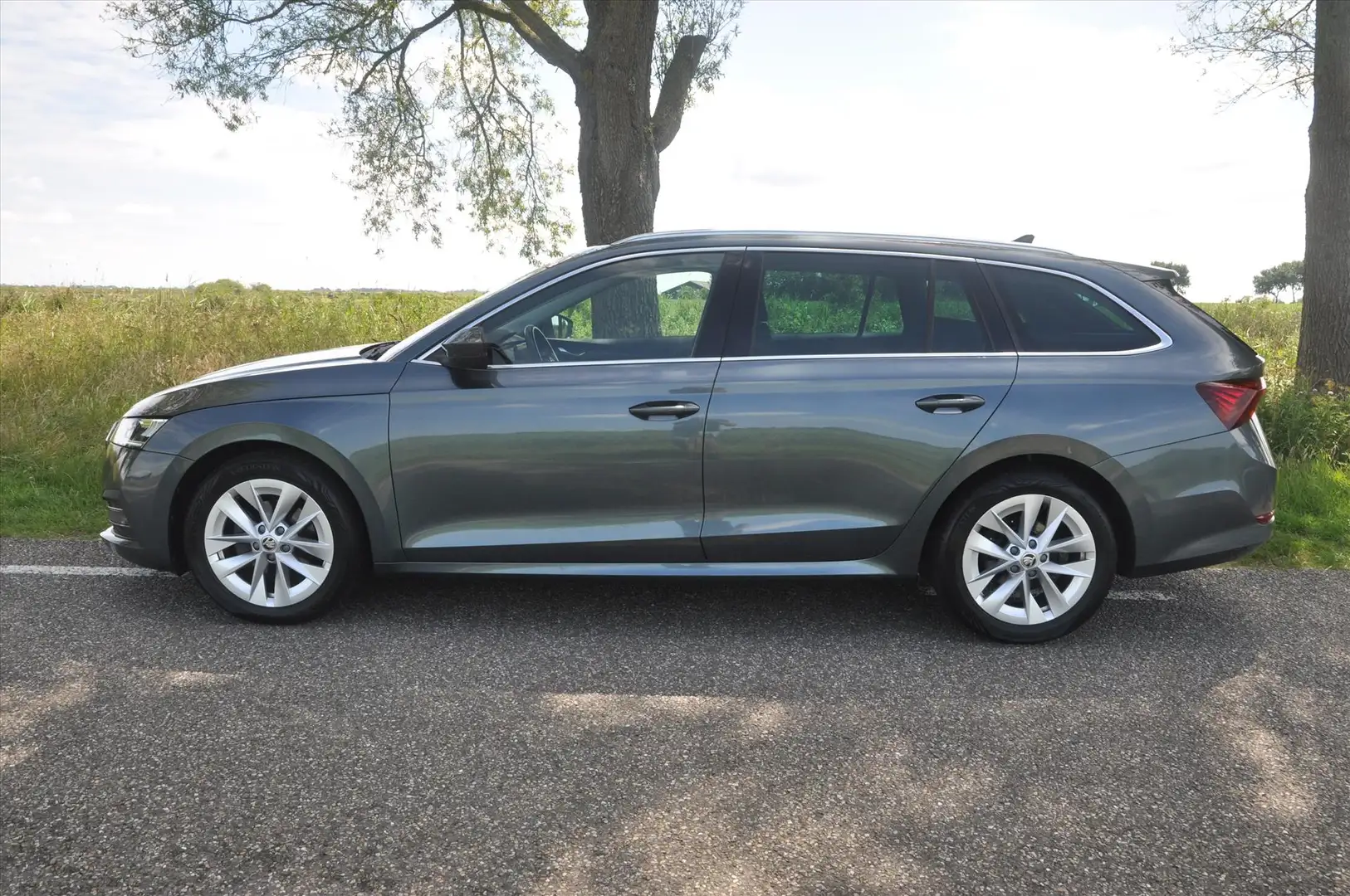 Skoda Octavia Combi 1.0 TSI 110pk Gris - 2