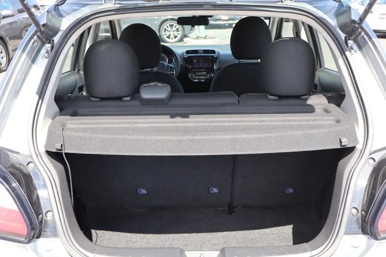 Mitsubishi Mirage снимка Mitsubishi Mirage